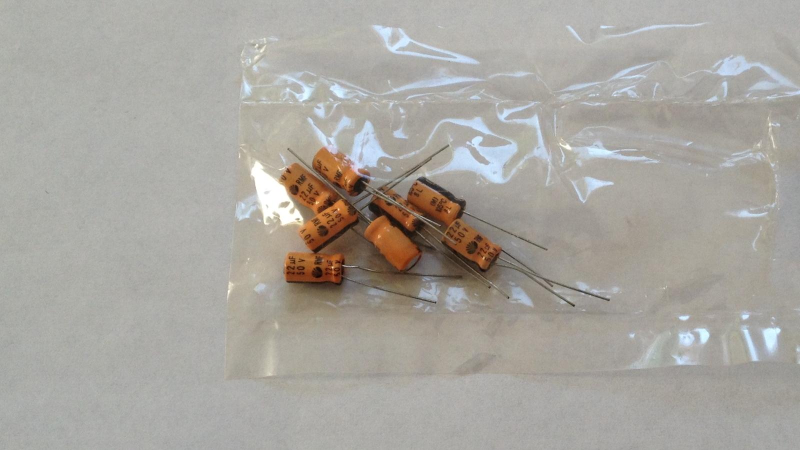 خازن 22uf 50v بسته ی 8 تایی