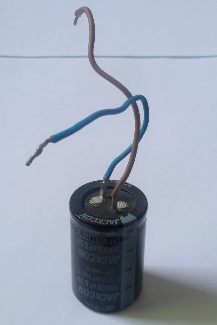 خازن 10000uf 63v مارک JACKCON پایه بلند
