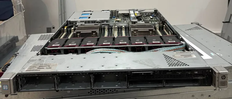 سرور HP G8 DL360p به همراه پردازنده