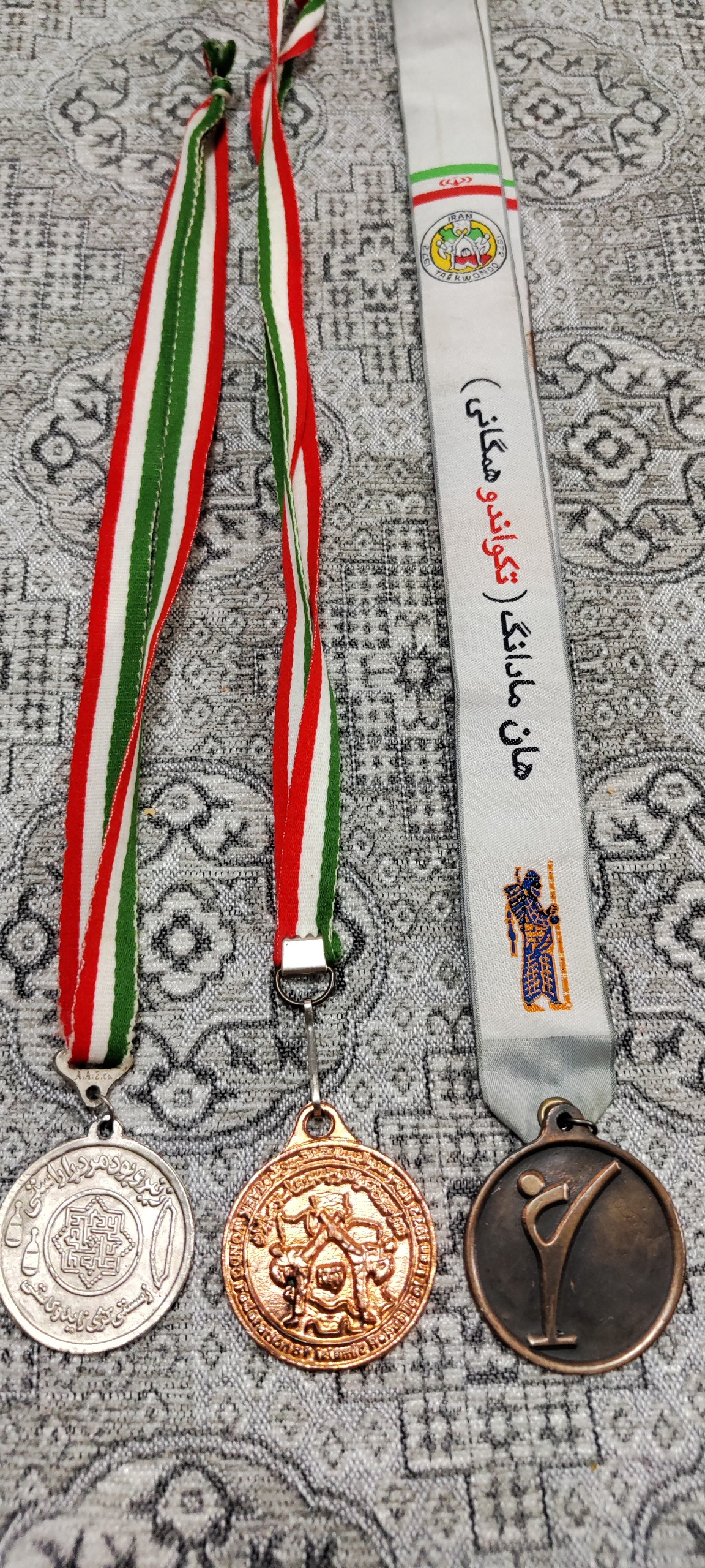 سه عدد مدال ورزشی