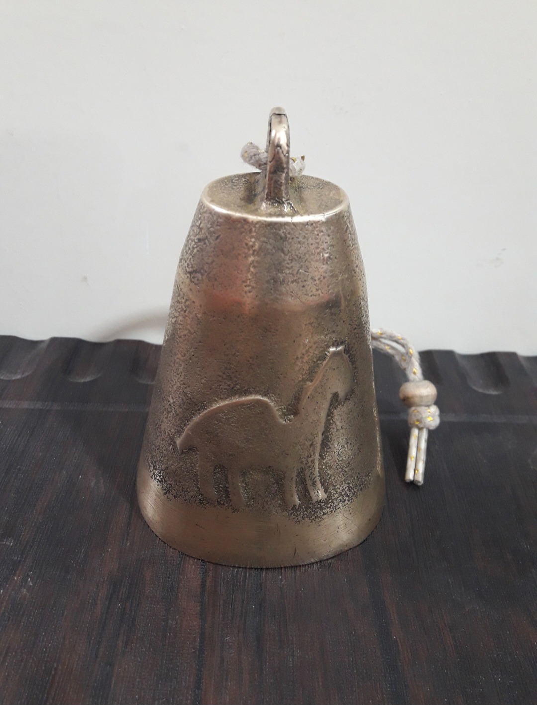 زنگ قدیمی معروف به شتری سنگین وزن