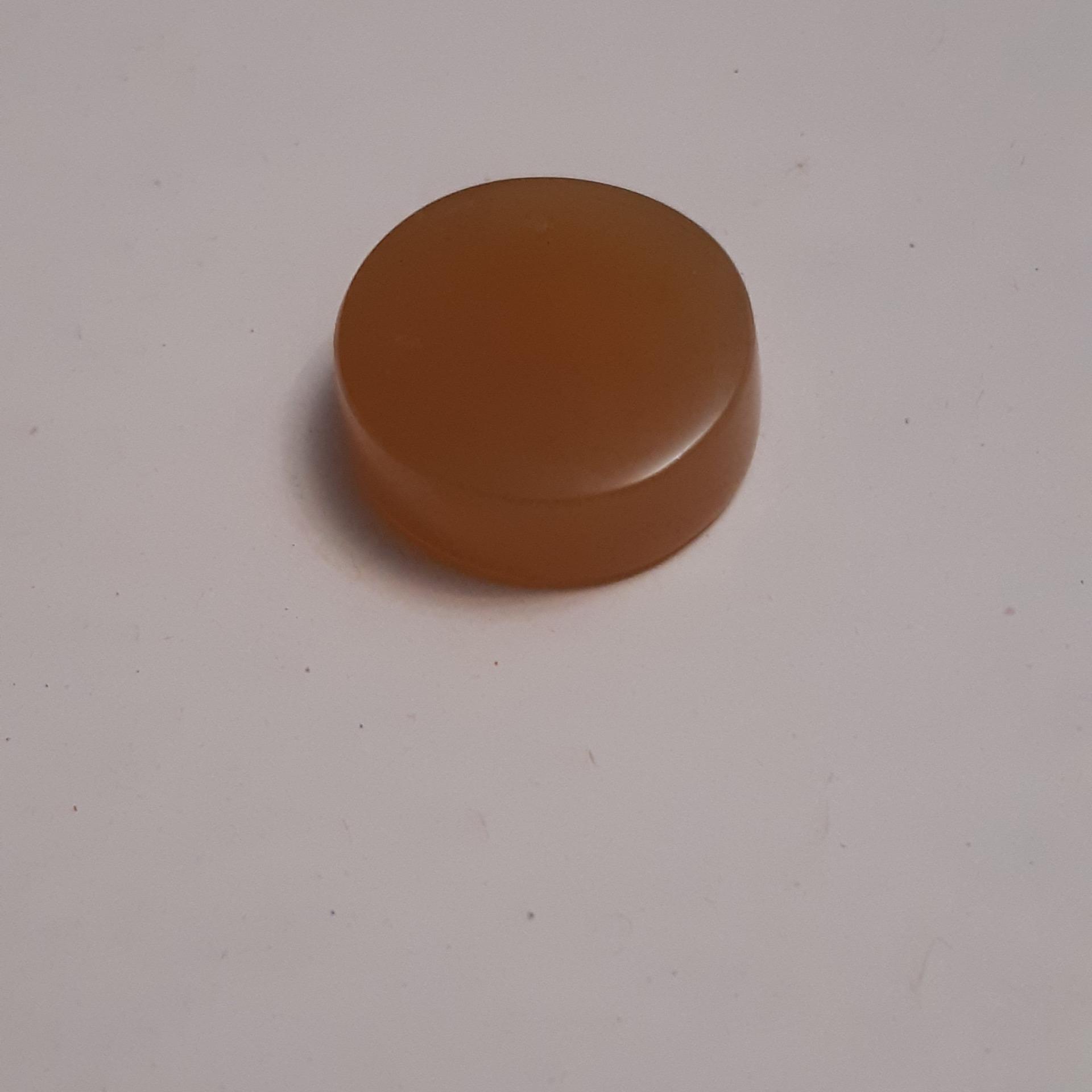 نگین عقیق عسلی کاملا طبیعی تراش گرد