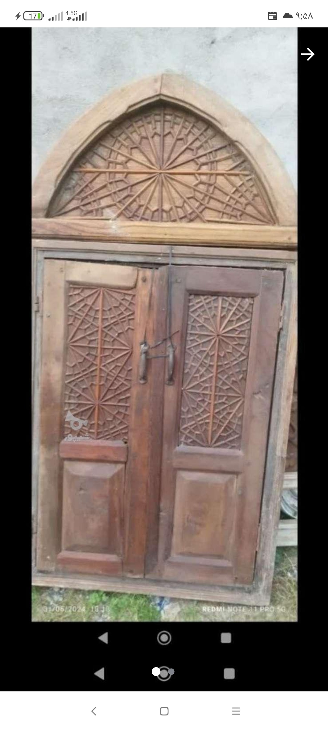 پنجره قدیمی کاملا سالم و بی موریانه و بسیار اصیل