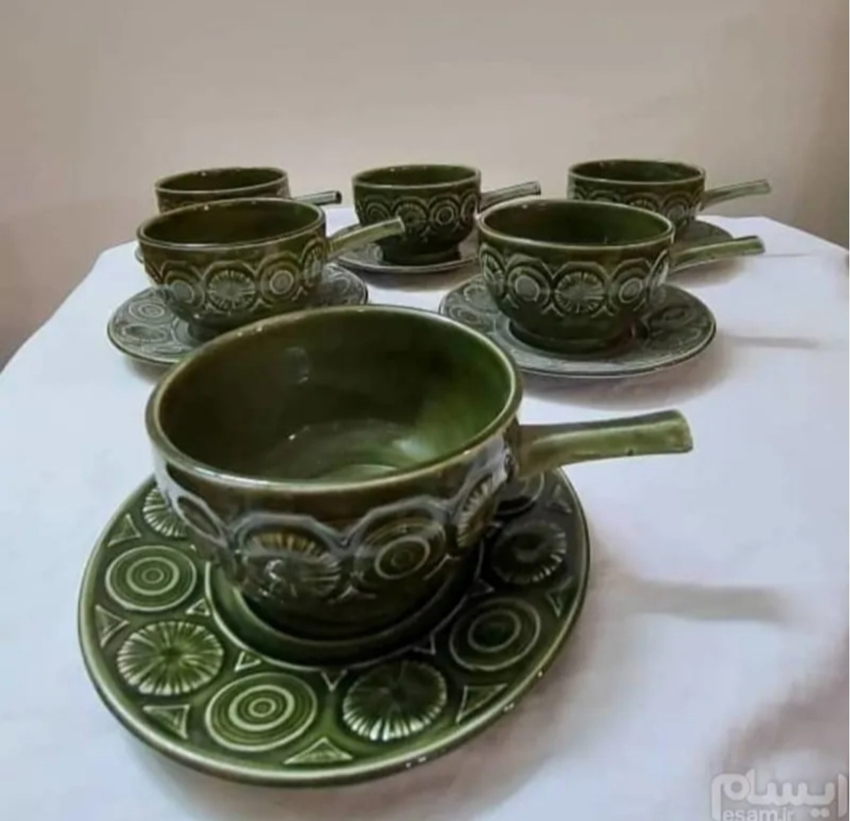 چایخوری انگلیسی با مارک حک شده