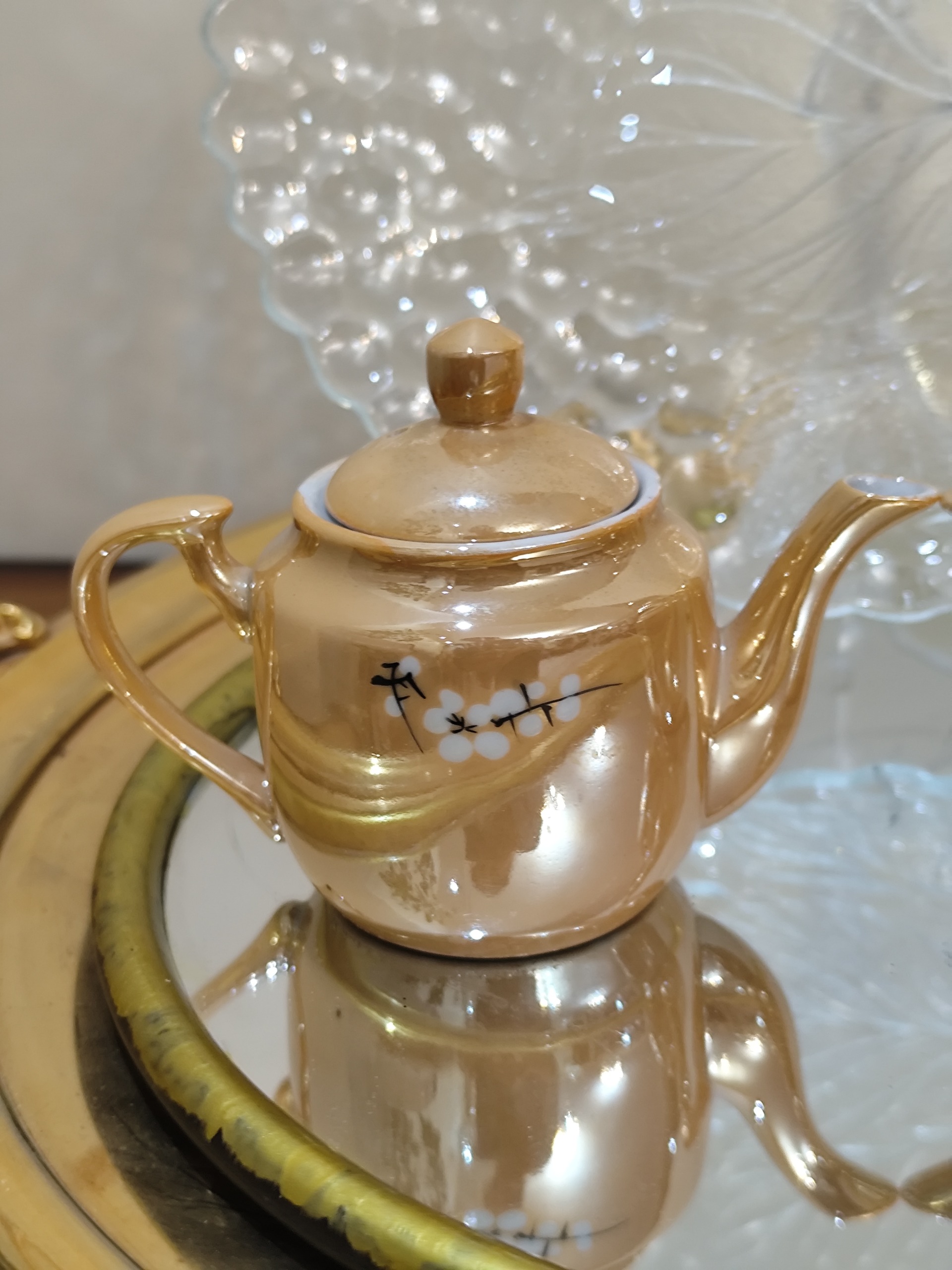 قوری زعفرانی قدیمی