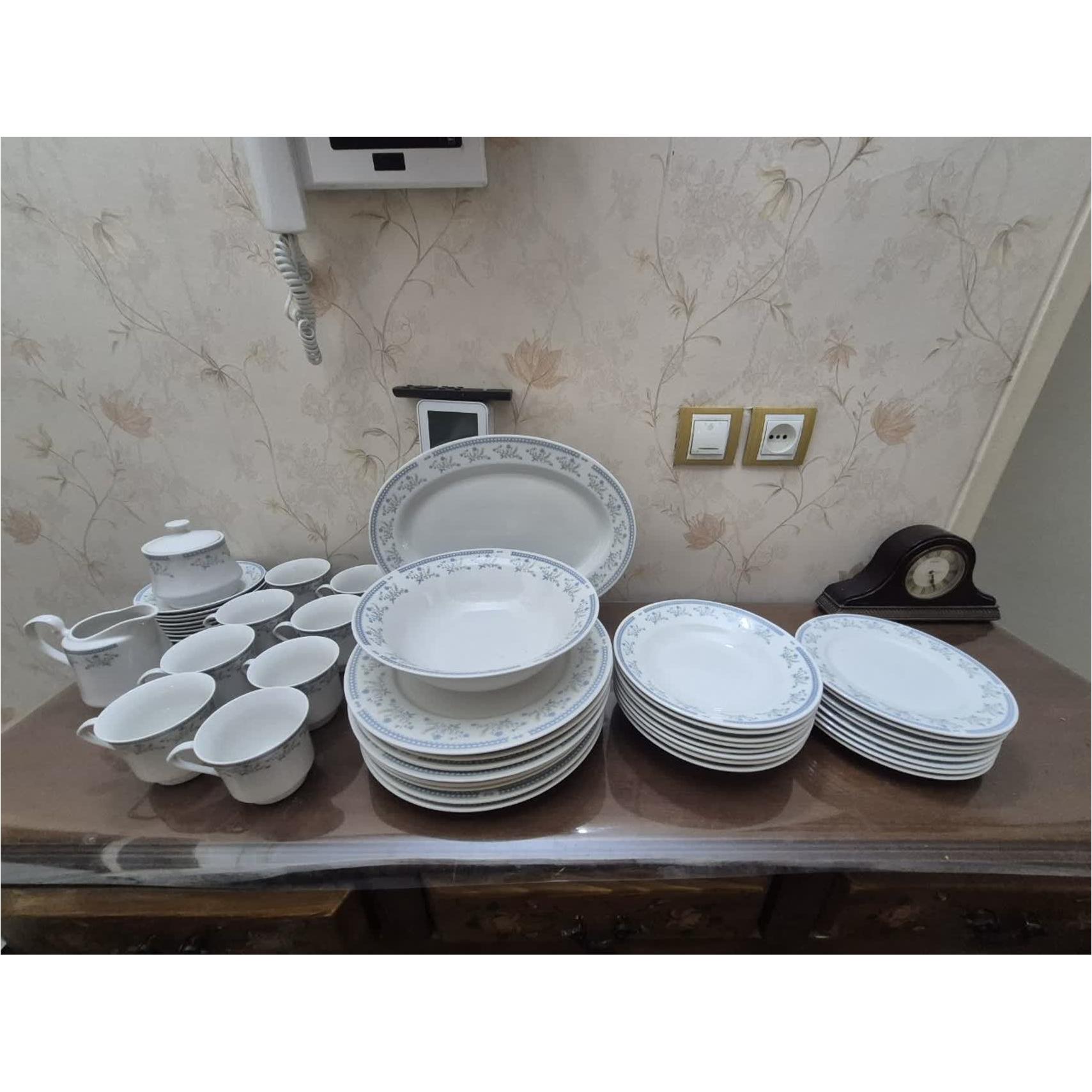 سرویس غذاخوری قدیمی