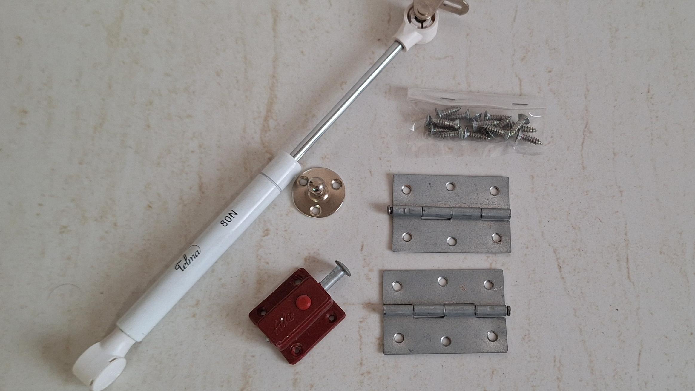 لولا و قطعات کابینت و کمد