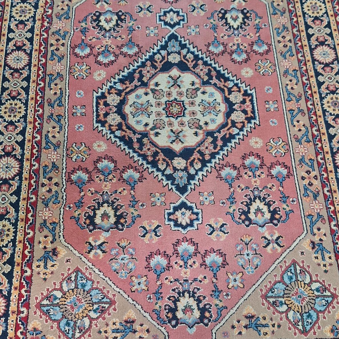 فرش زیبا برند ستاره کویر یزد(220 در 147 سانتی متر)