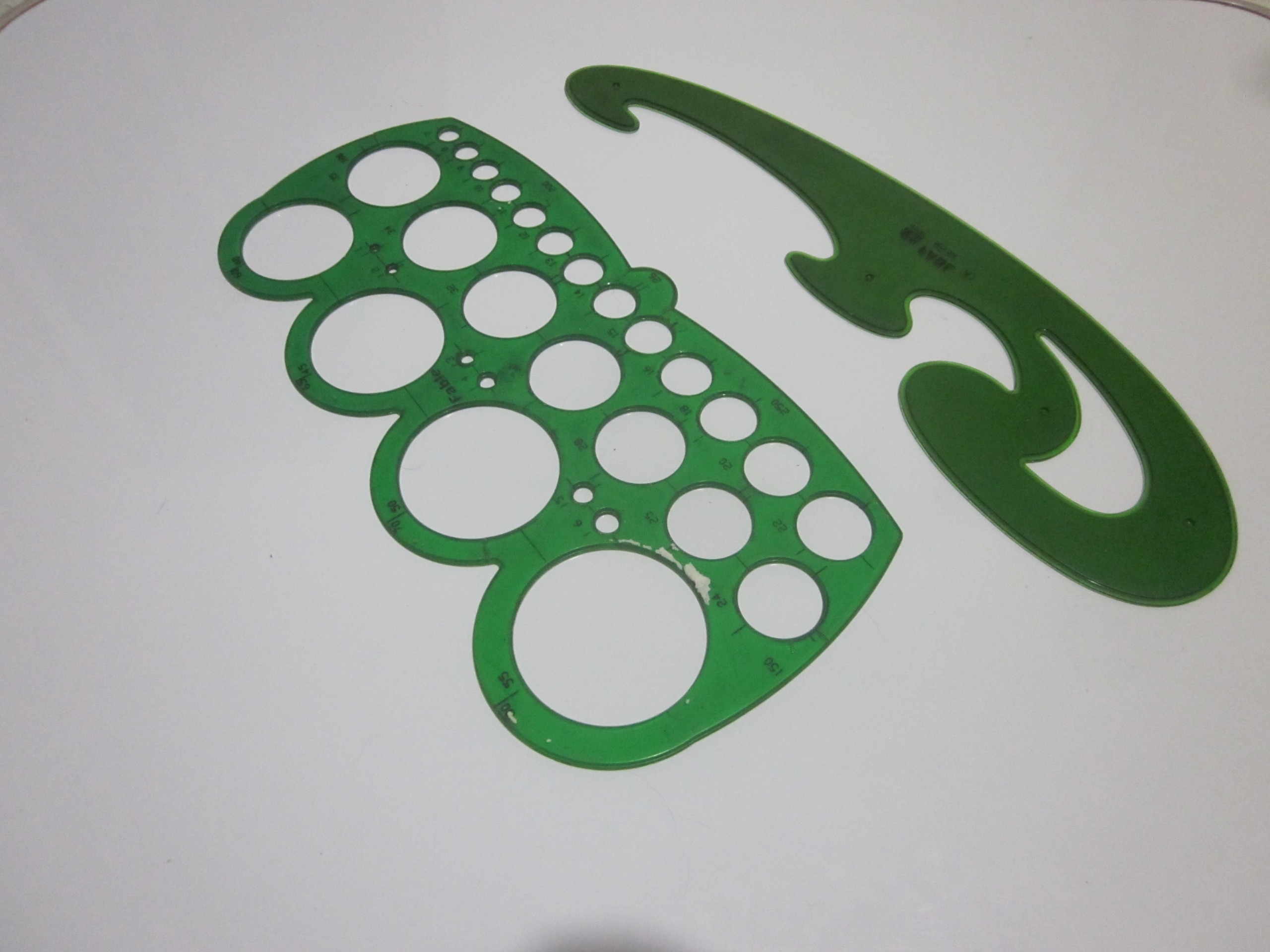 شابلون و پیستوله