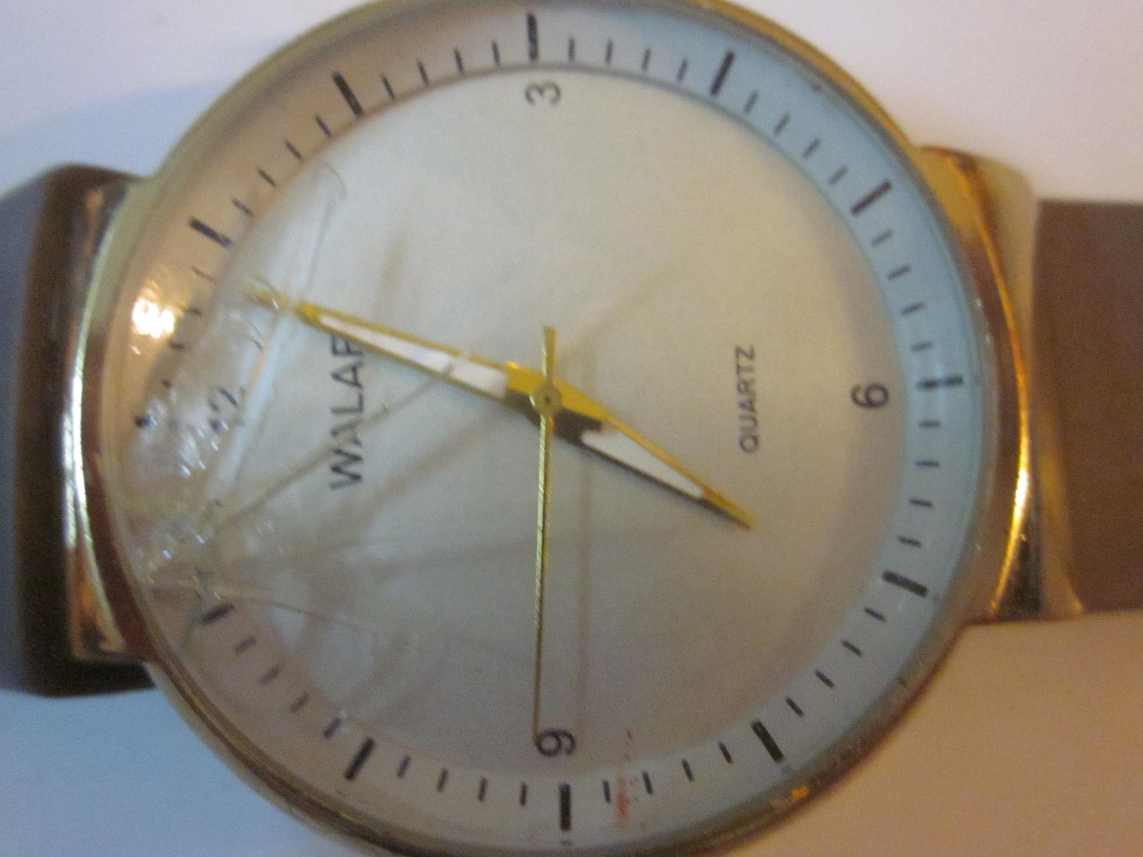 ساعت مچی عقربه ای والار