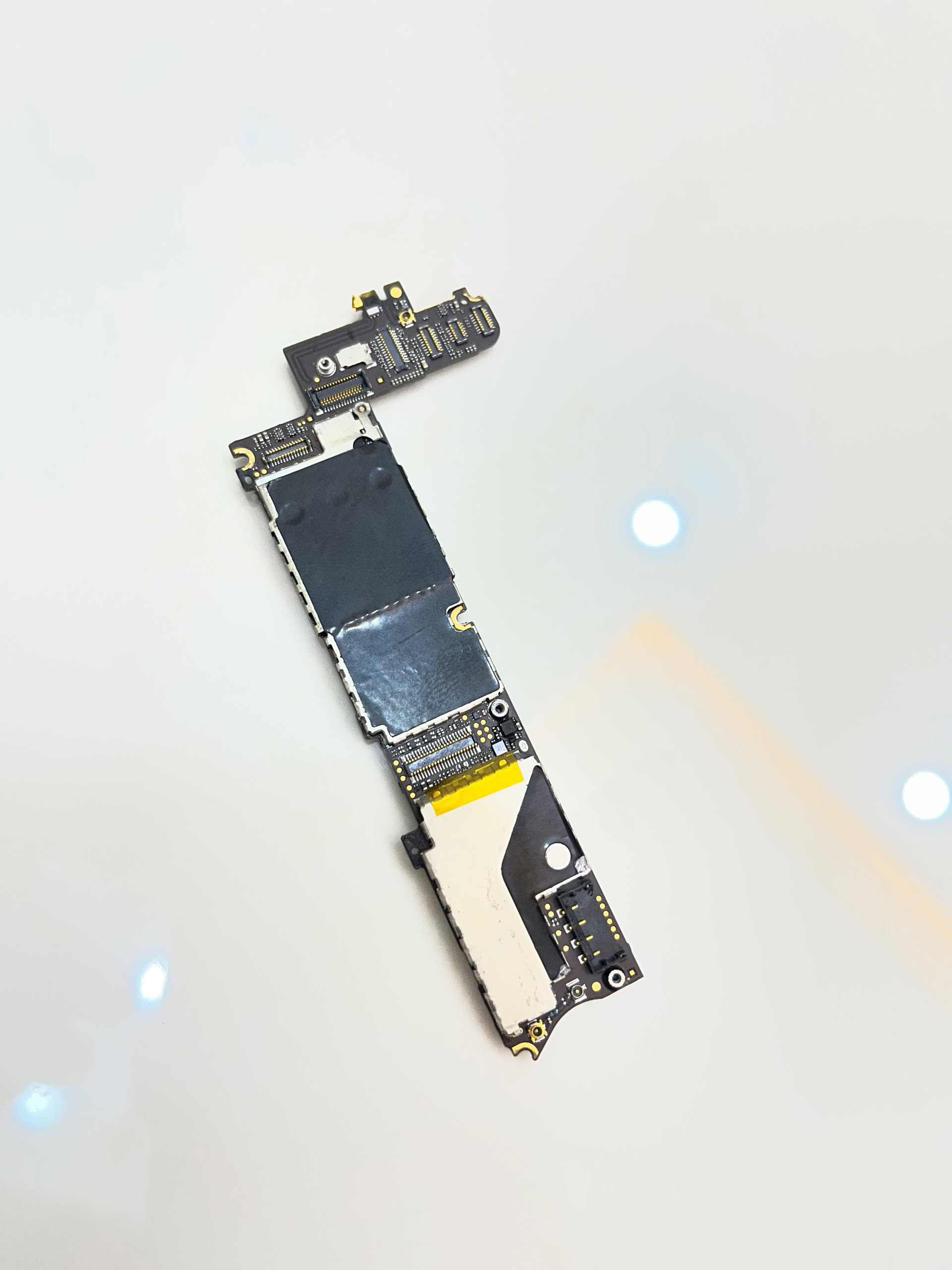 بُرد اصلی آیفون 4