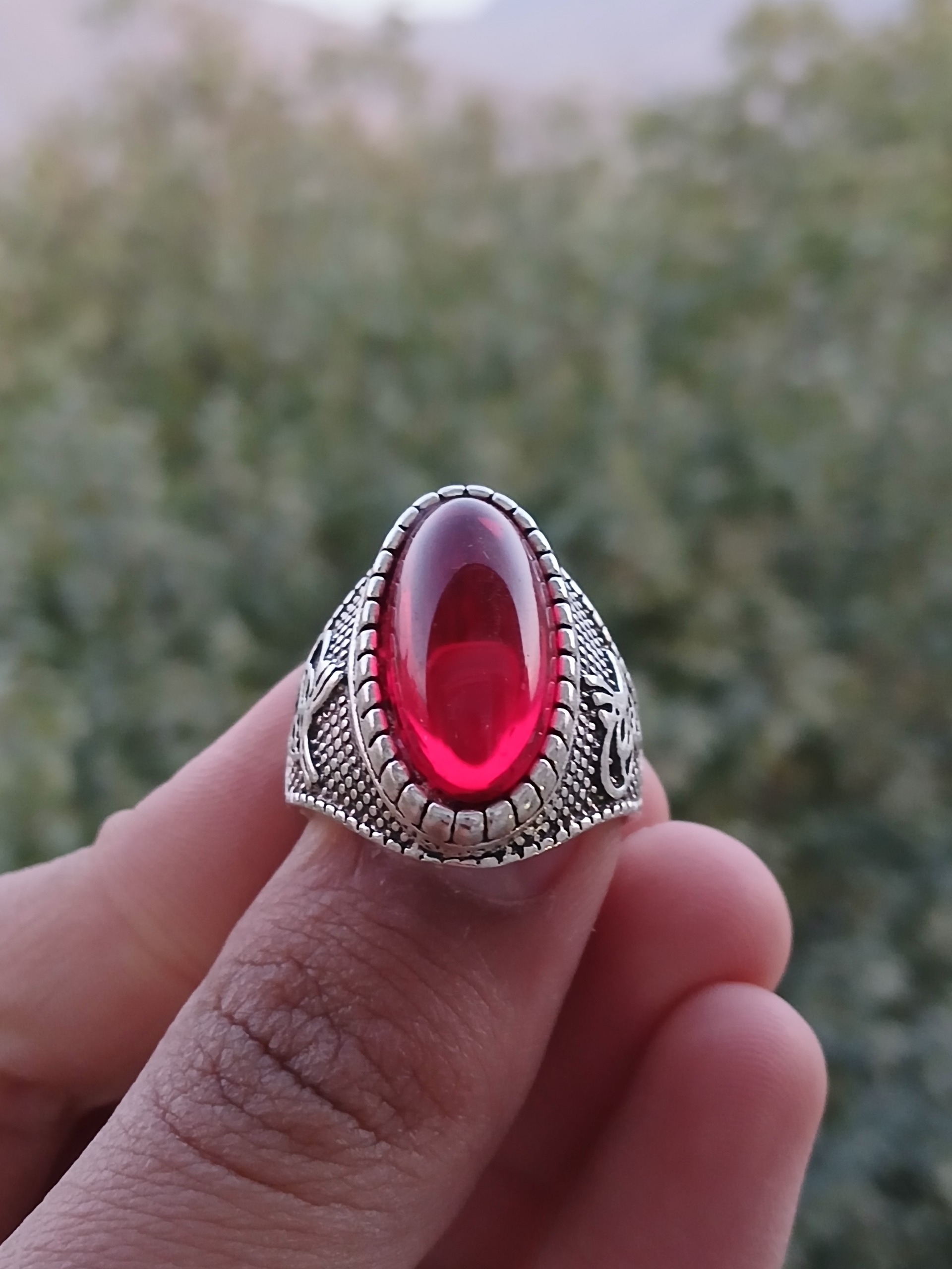 انگشتر نگین قرمز زیبا و جذاب