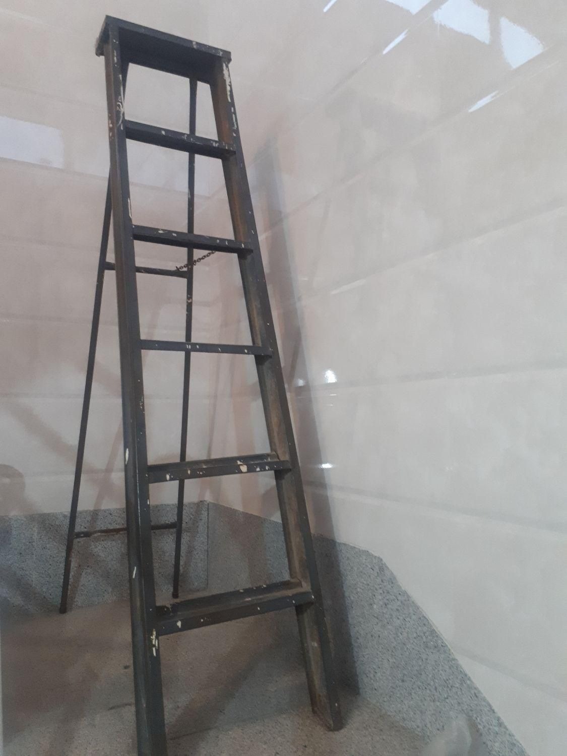 نردبان فلزی 2 متری