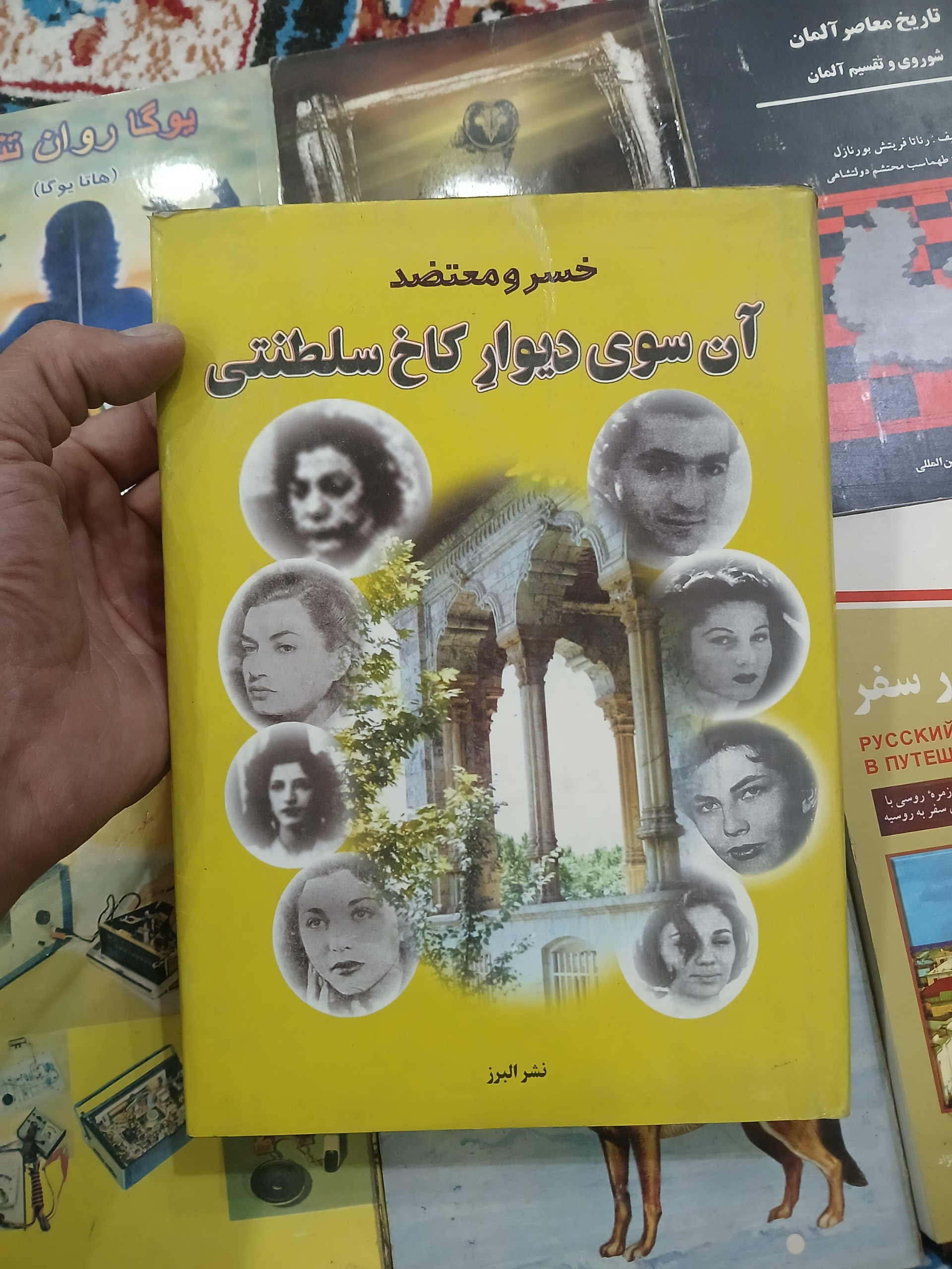 آن سوی دیوار کاخ سلطنتی قطور نایاب