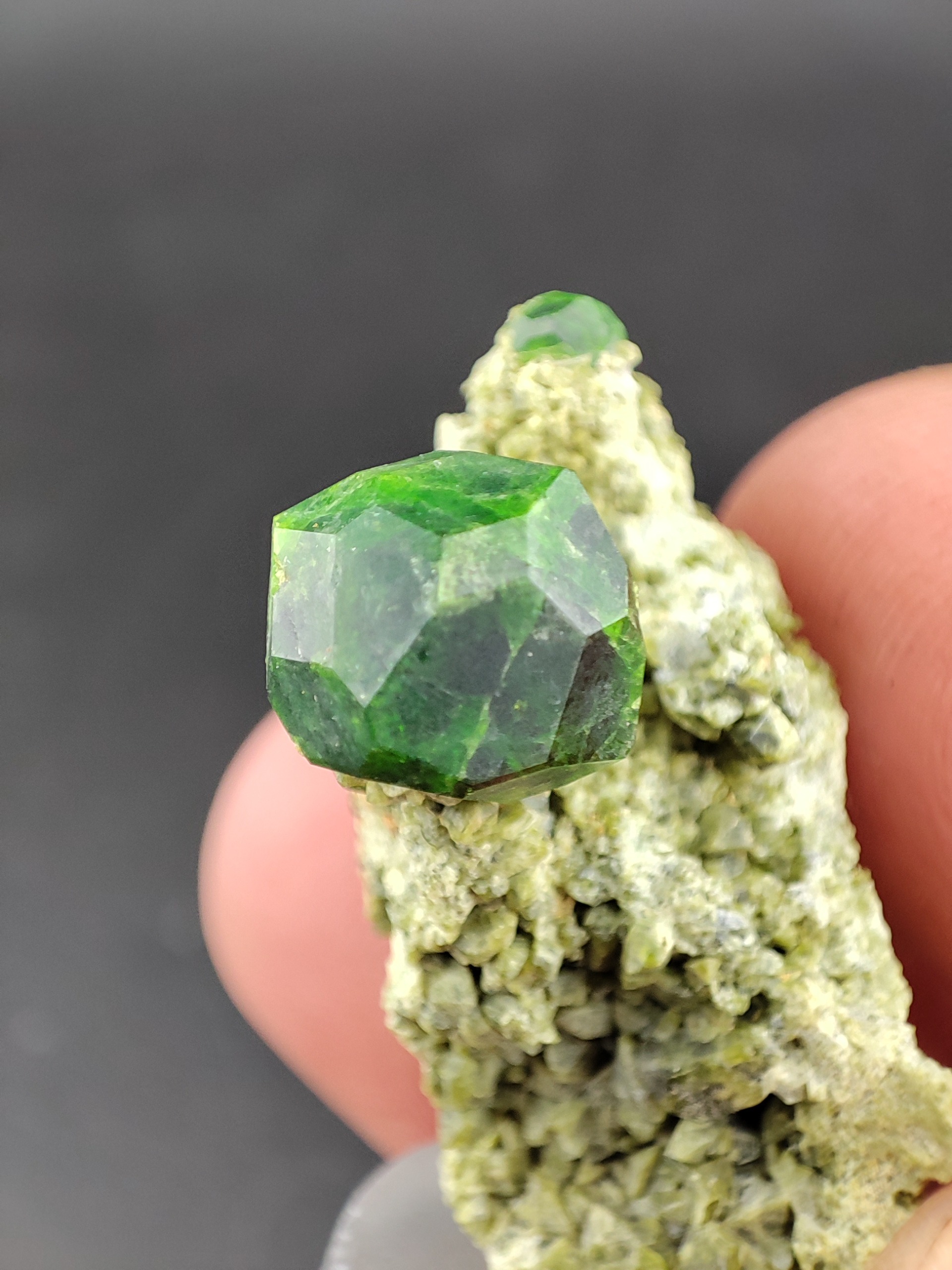 گارنت دمانتوئید کمیاب