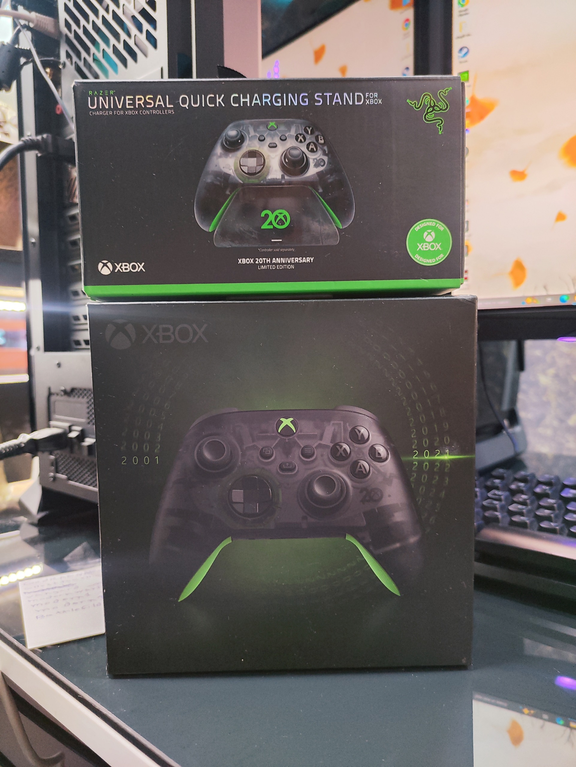 دسته باندل 20 سالگی و شارژر xbox