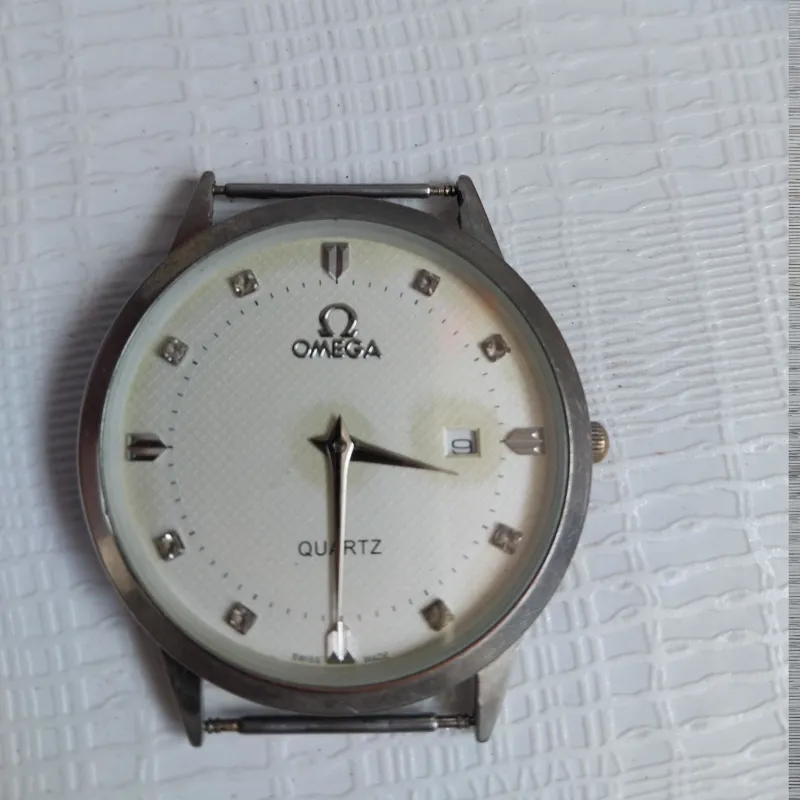 امگا کوارتز قاب بزرگ