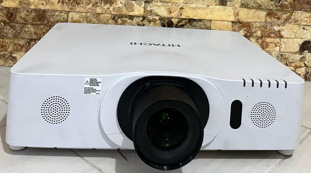 ویدئو پروژکتور Hitachi CP-WU8461
