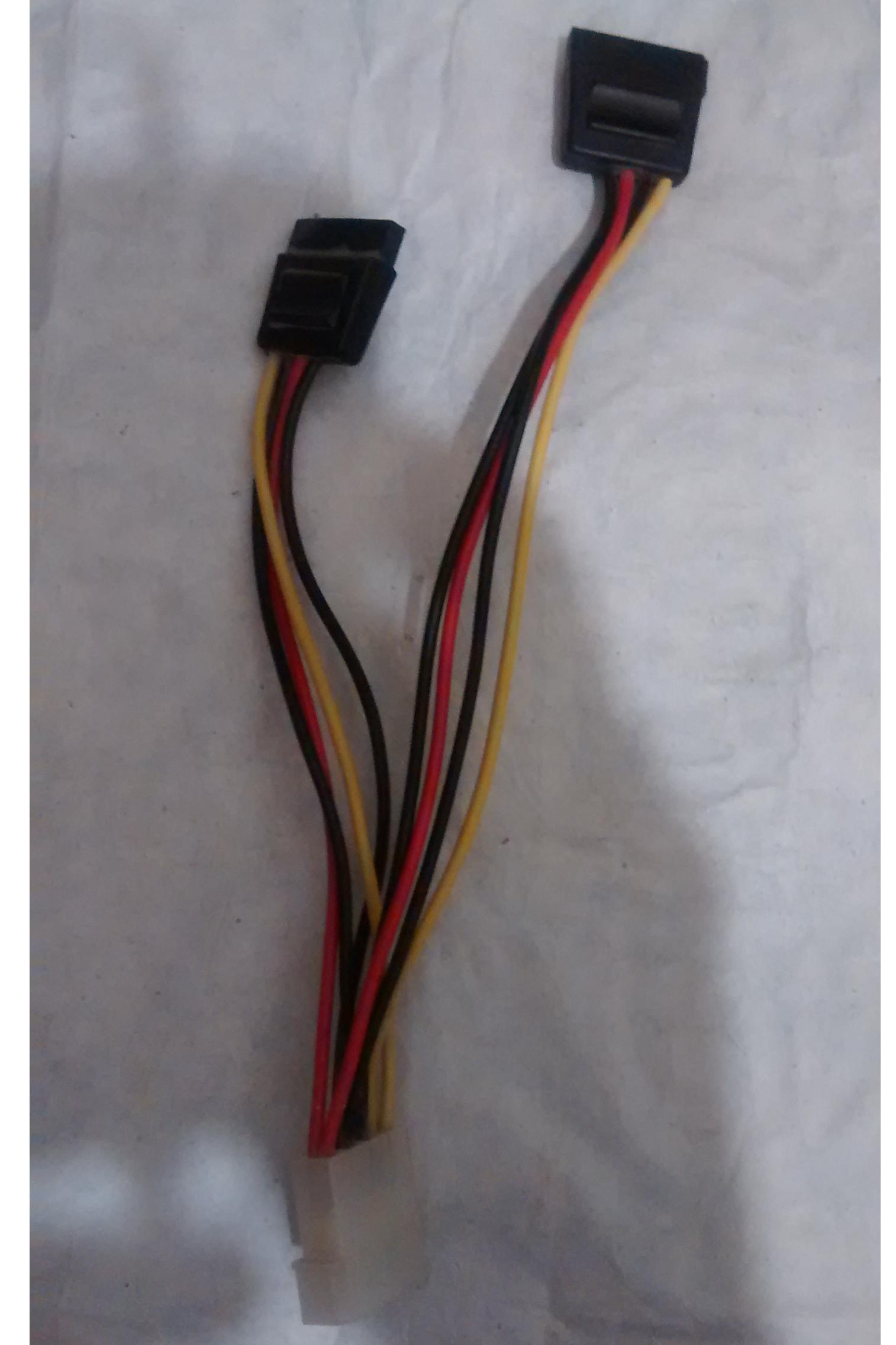 کابل تبدیل برق 4 پین به دو ساتا sata