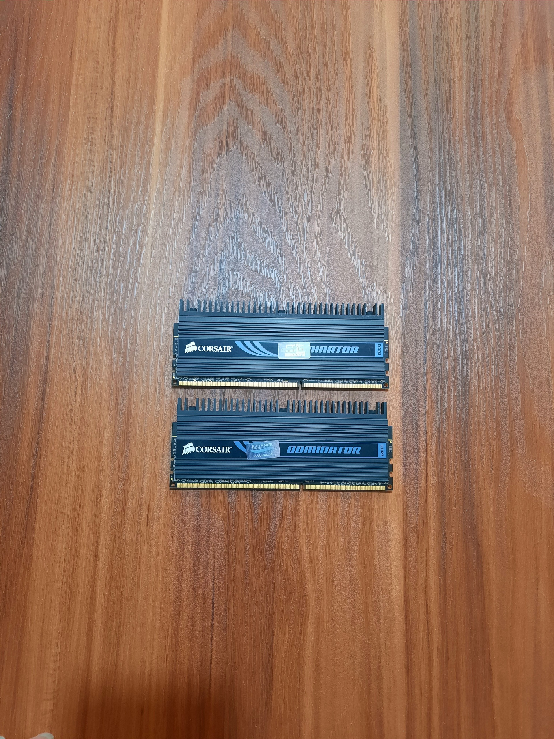 2عدد رم 2 گیگ ddr3 هردو 4 گیگ هیت سینک دار