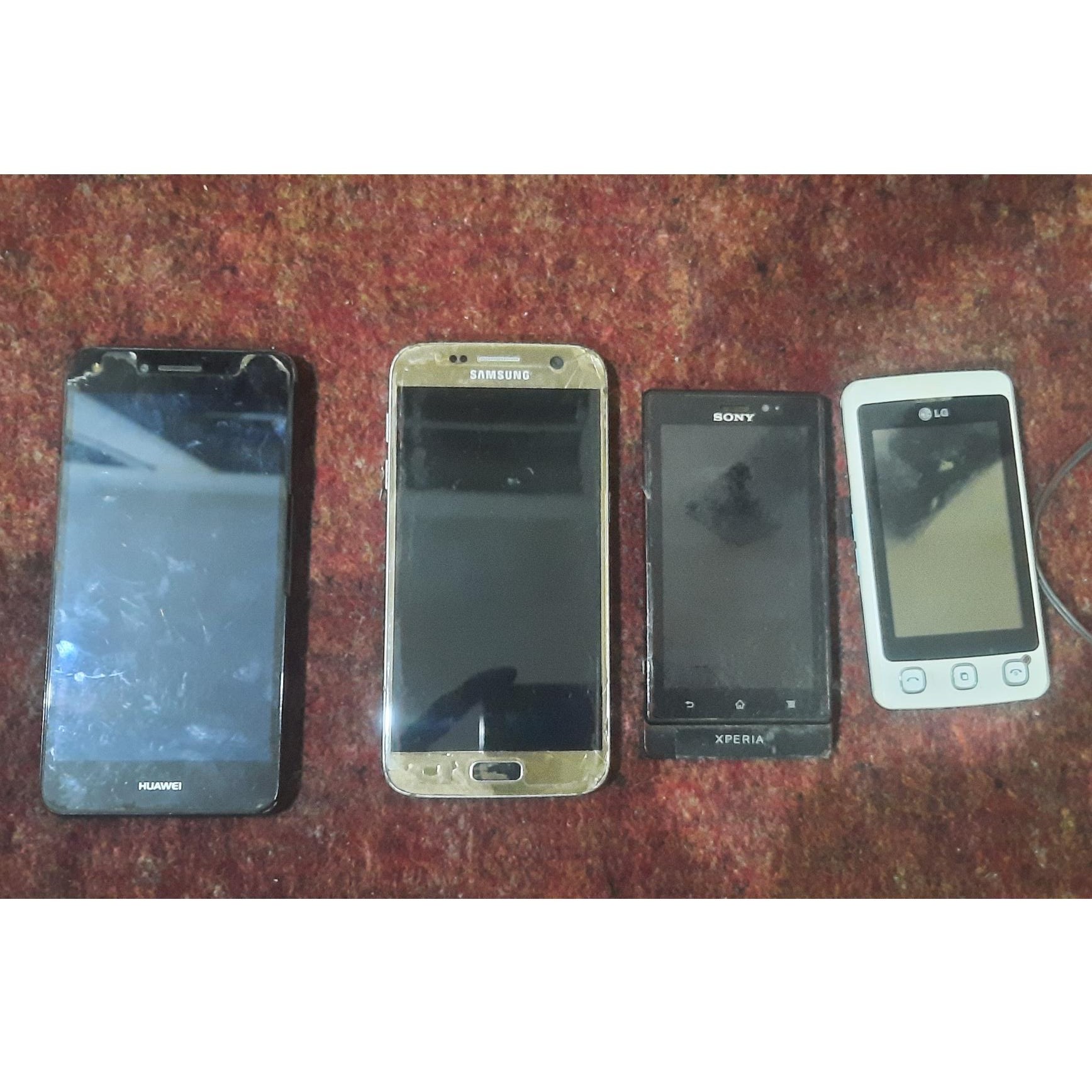 چهار عدد گوشی موبایل