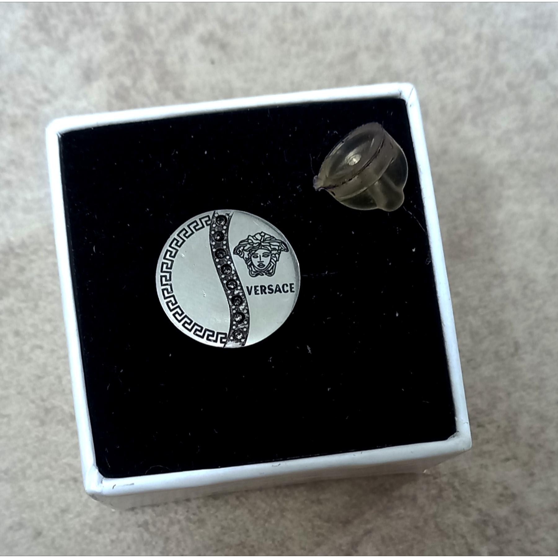 بج یا سنجاق سینه  برند ورساچ