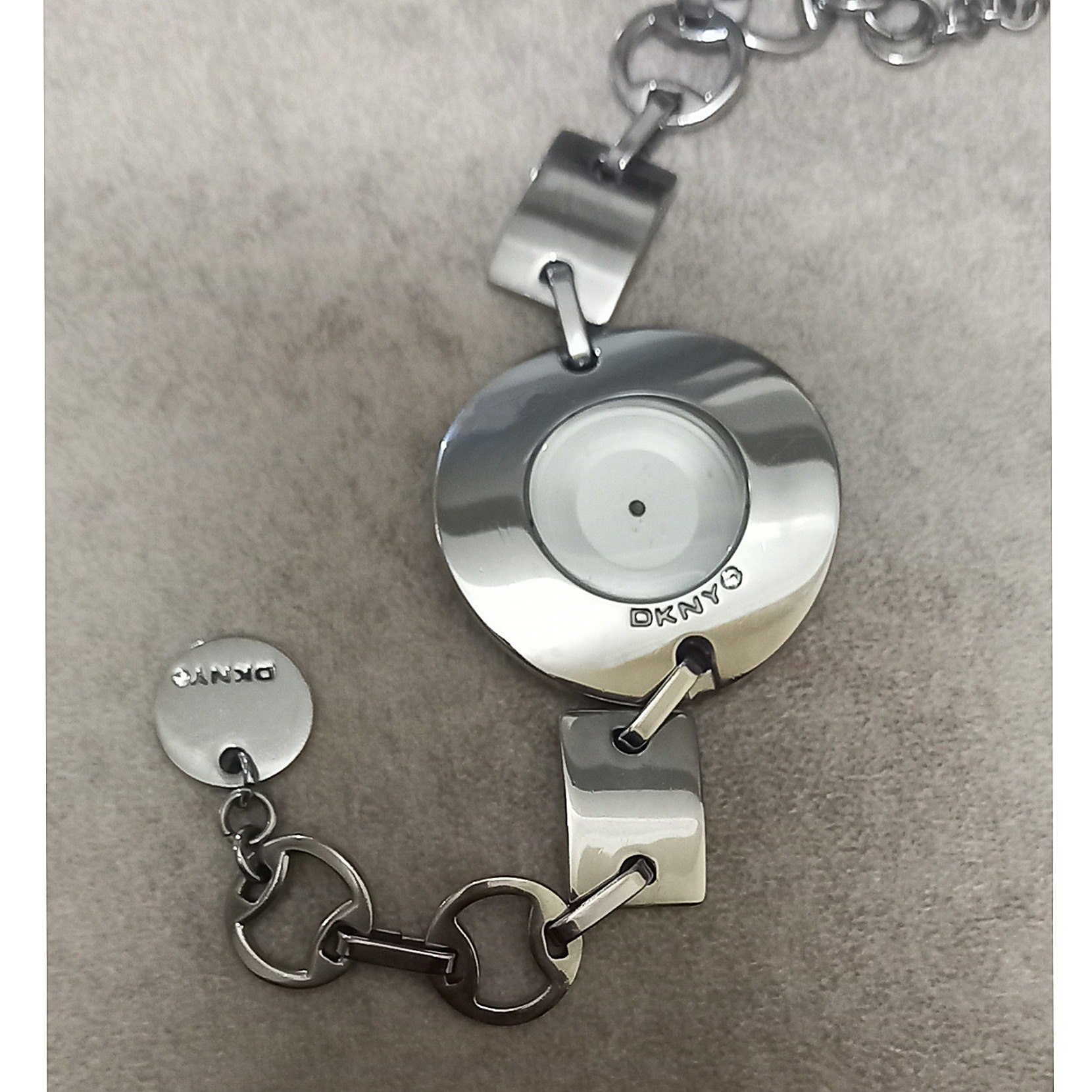 بدنه و صفحه ساعت امریکاییDKNY