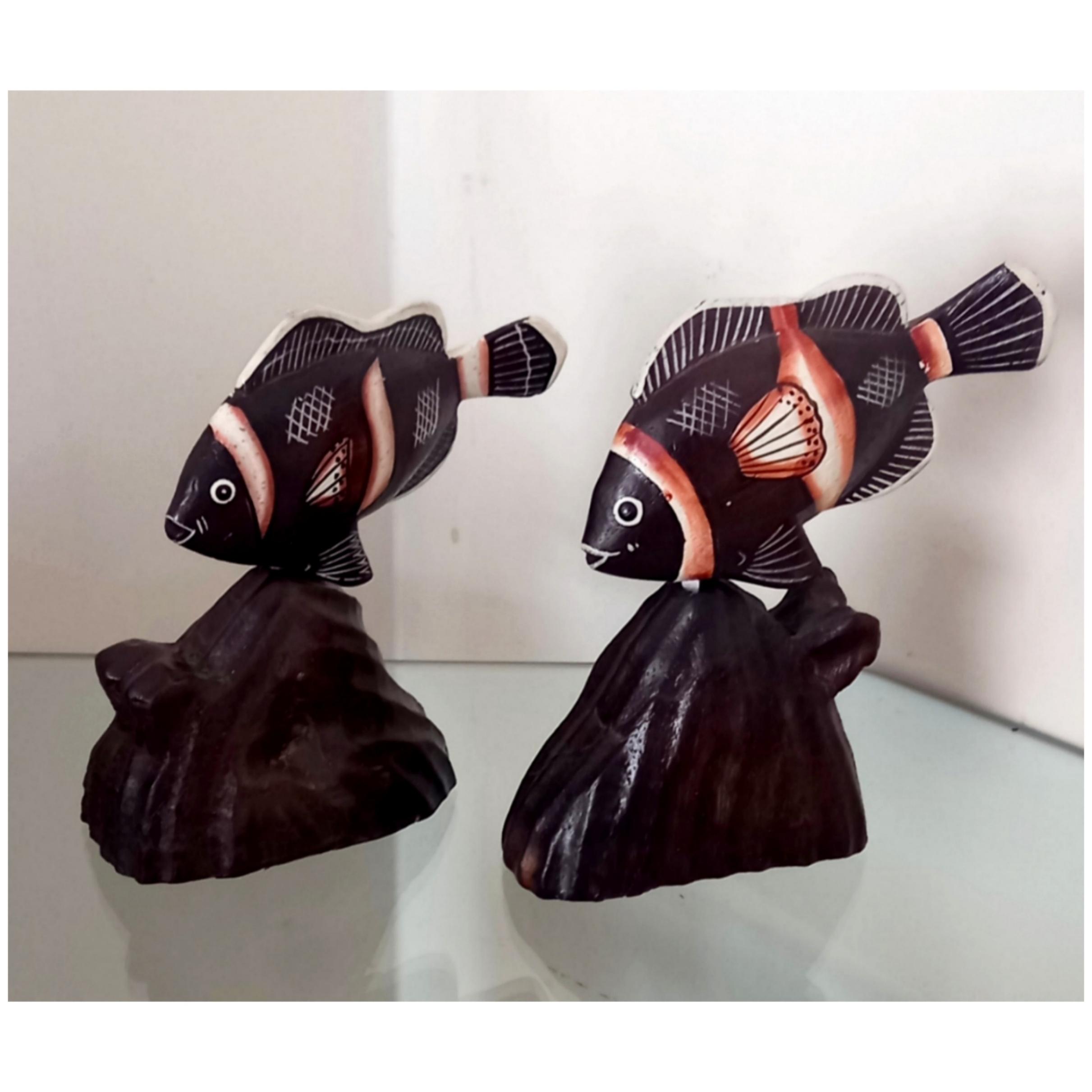 مجسمه چوبی وارداتی طرح ماهی روی صخره