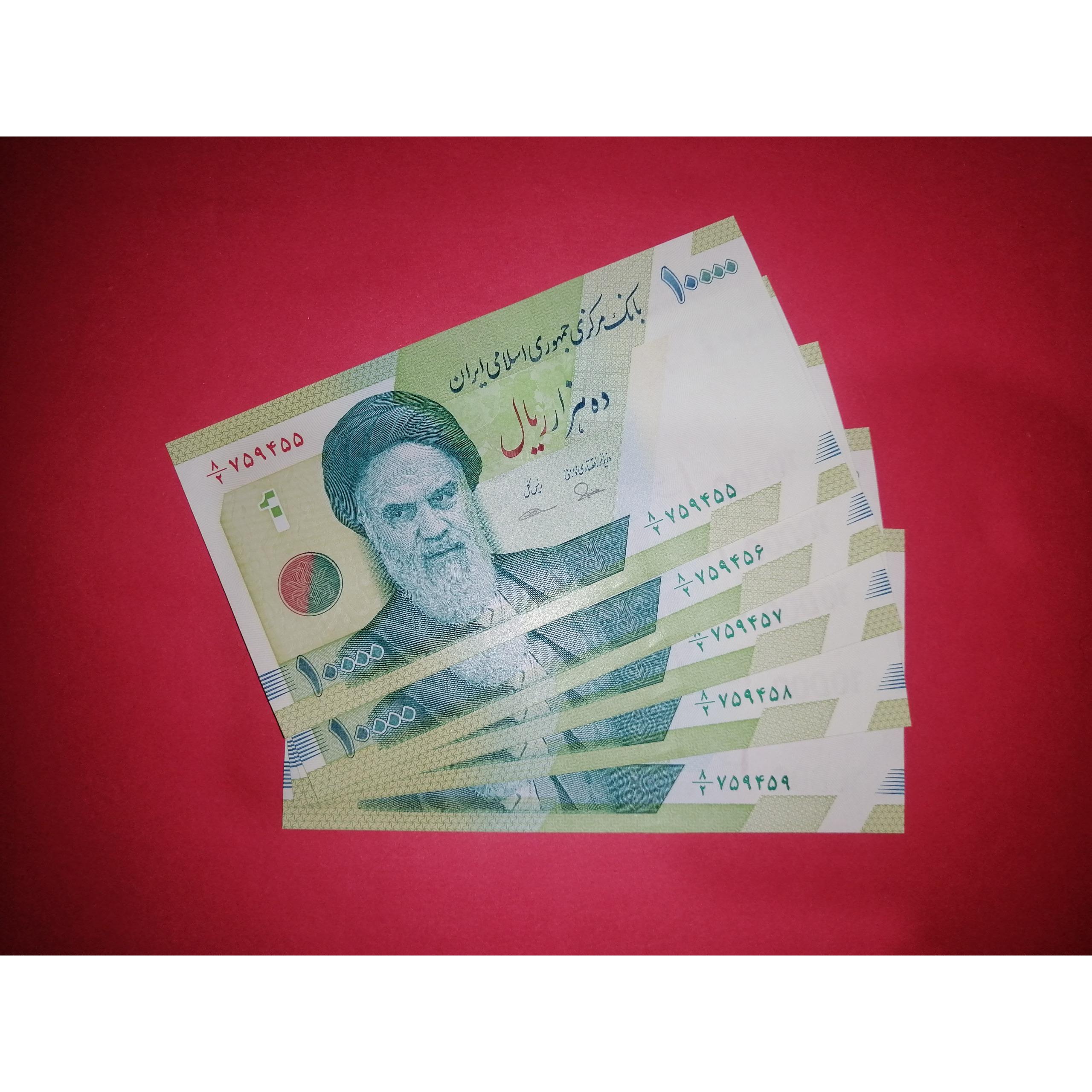 5 برگ متوالی از یک بسته. طیب نیا صیف