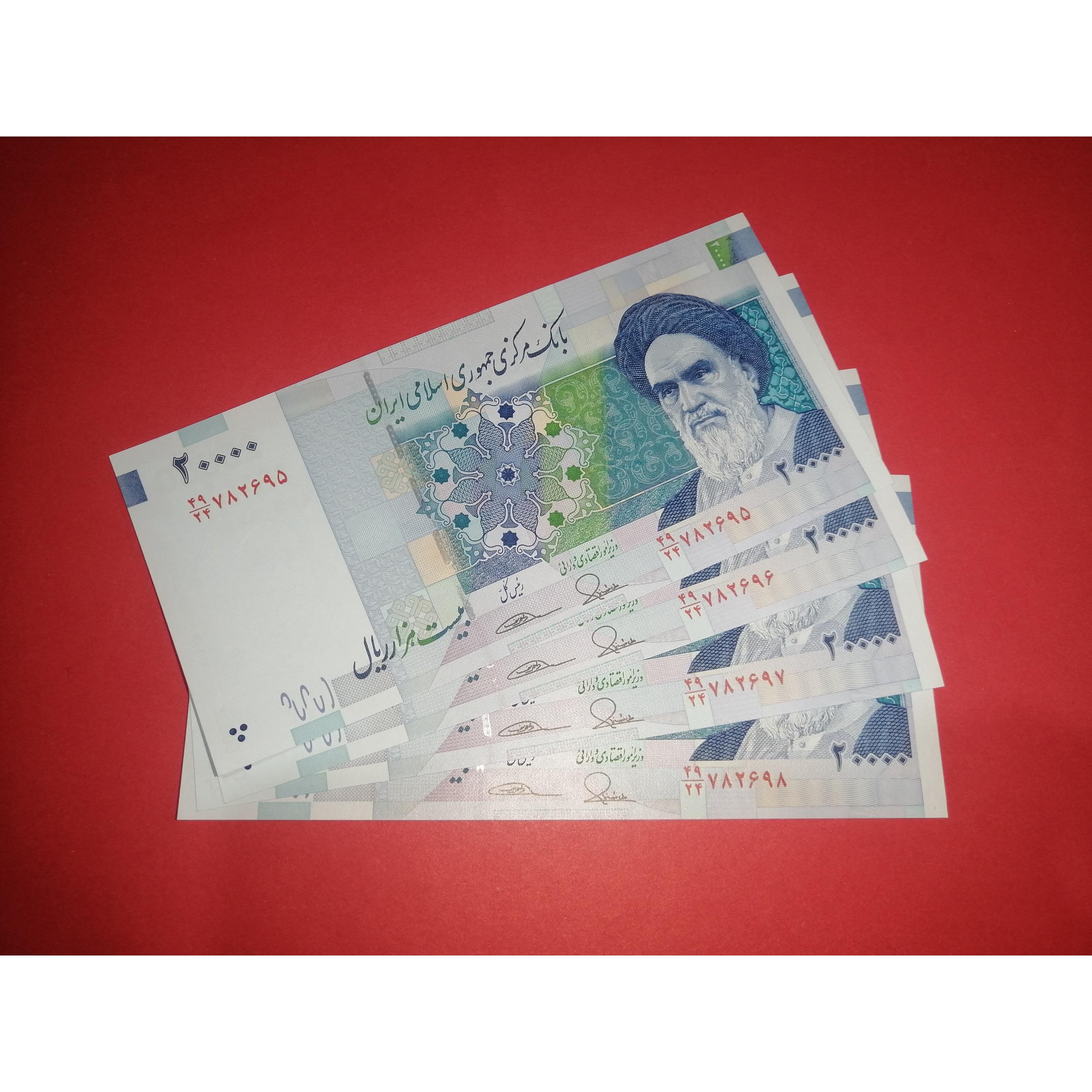 4 برگ متوالی از یک بسته. طیب نیا صیف