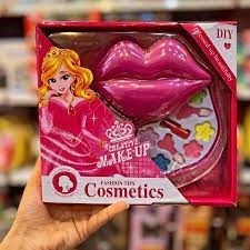 ست لوازم آرایشی کودک طرح لب