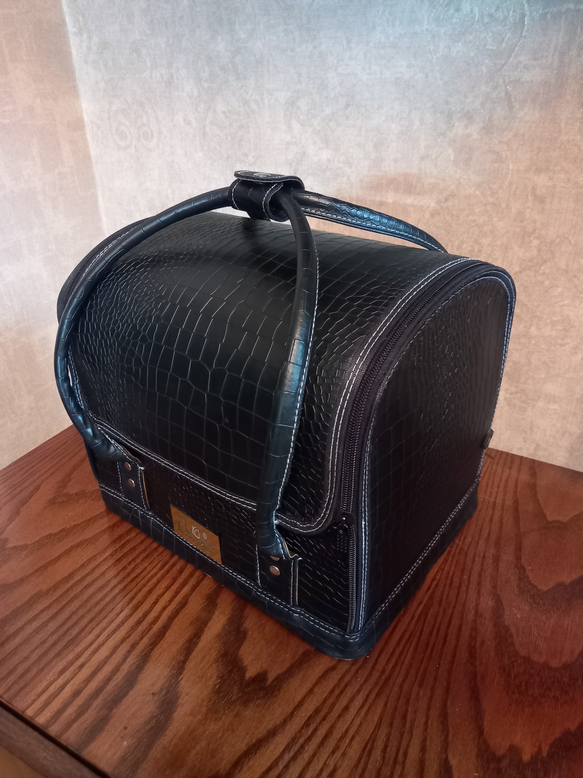 کیف لوازم آرایش دائم به همراه وسایل