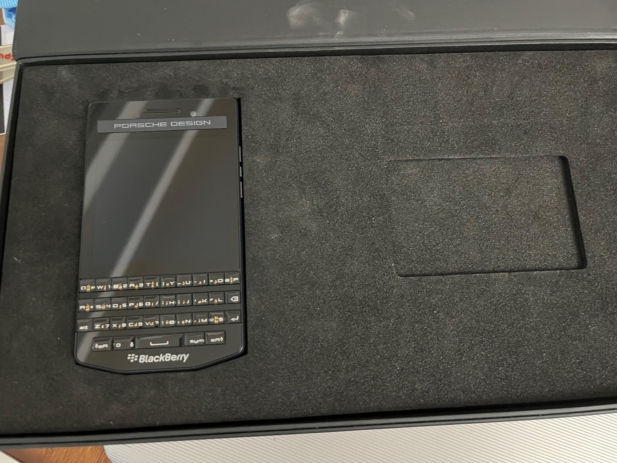 گوشی موبایل بلک بری Porsche design
