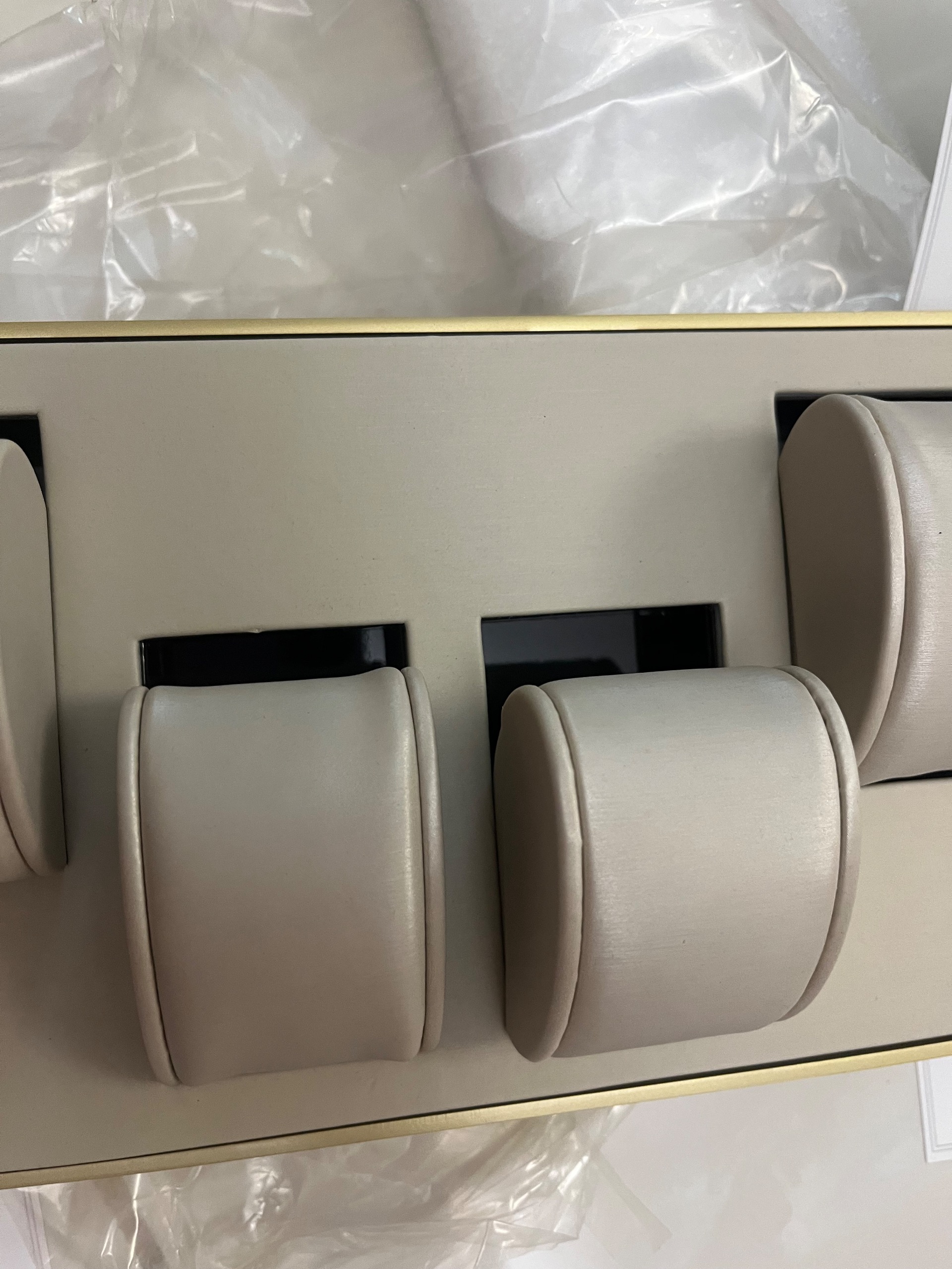 جا النگویی ویترینی baume mercier