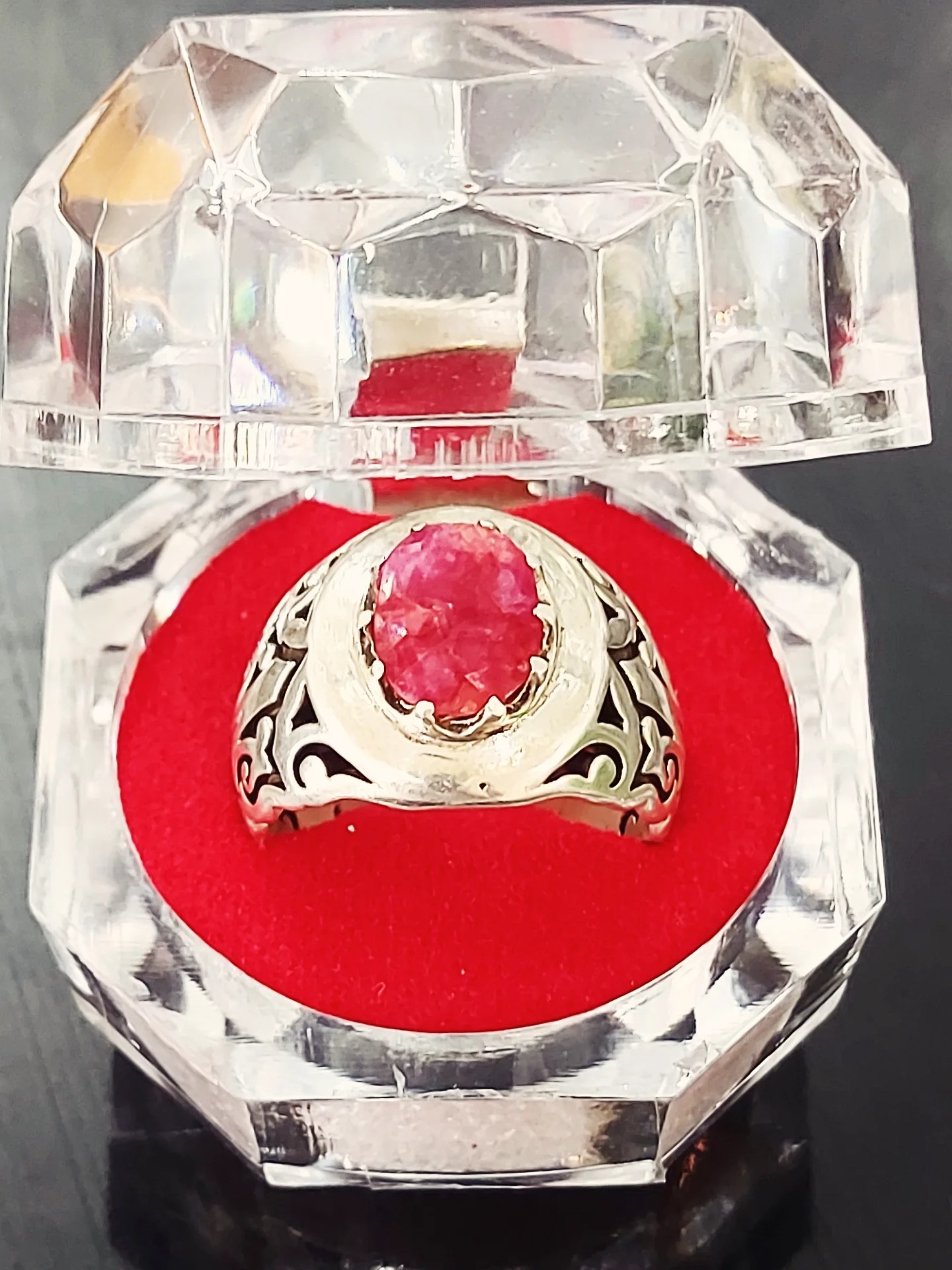 انگشتر یاقوت سرخ