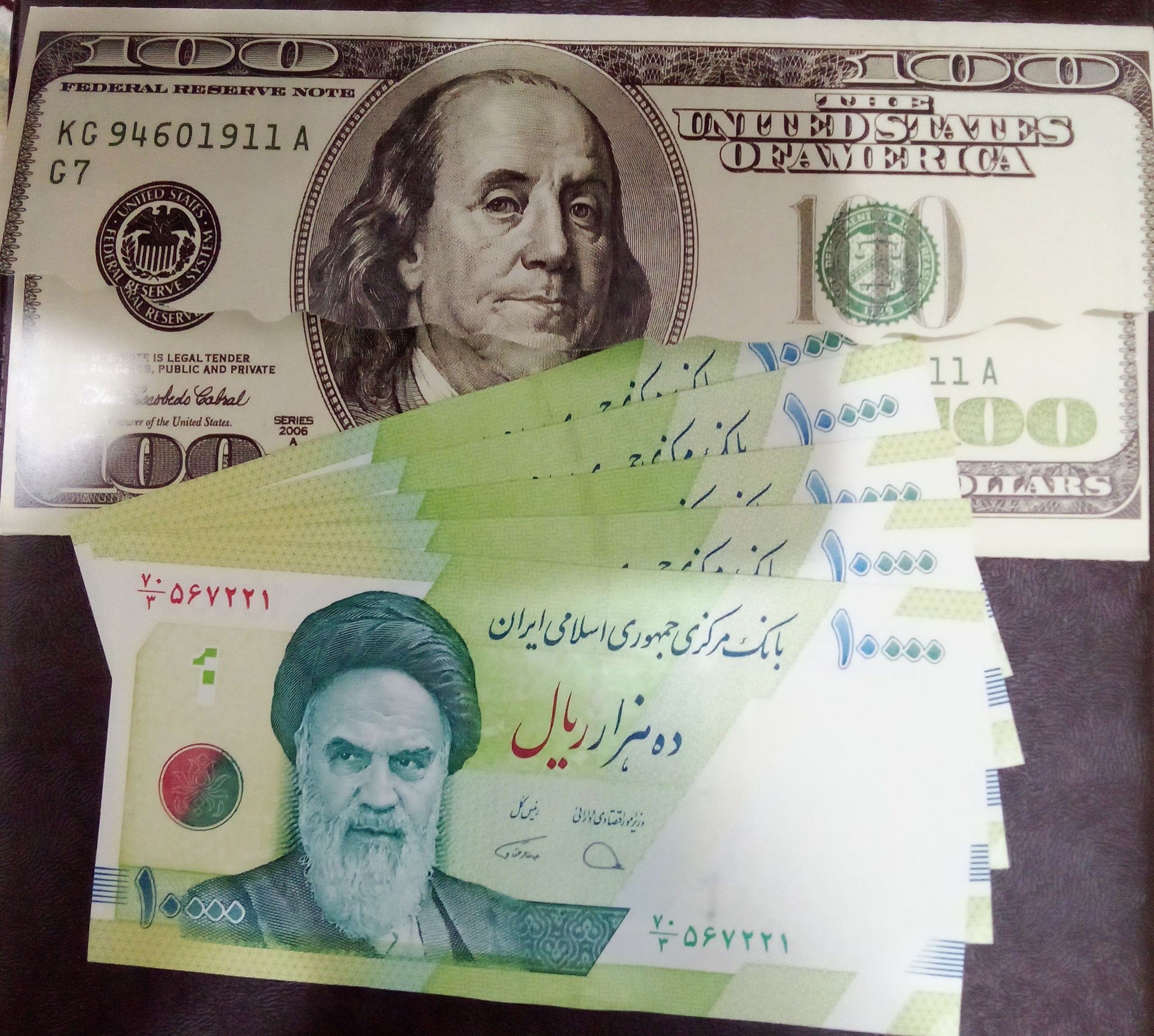 10برگ اسکناس بانکی با پاکت دلاری