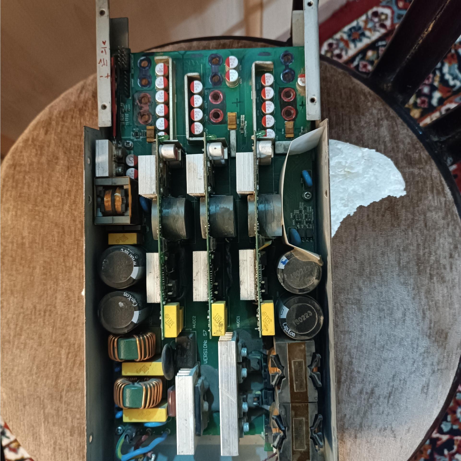 پاوربسیارقوی ولتاز 13.7 امپر148. ولتاژ 12امپر 10