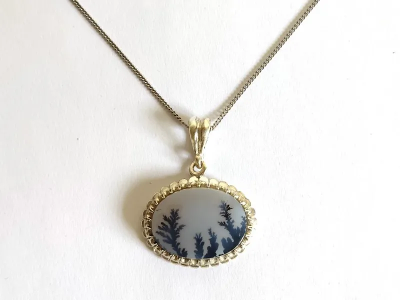 گردنبند عقیق شجر قائن بینظیر با قاب نقره 925