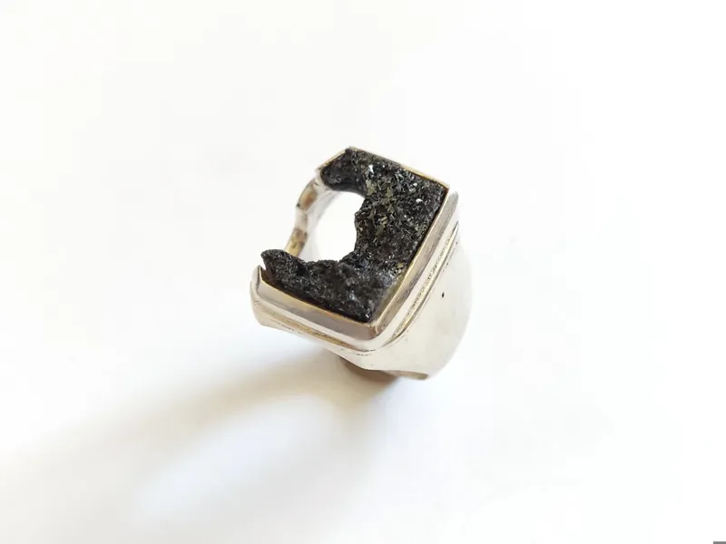 انگشتر نقره دستساز با نگین اولژسیت طراحی خاص