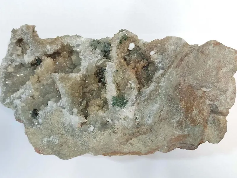 سلستین بینظیر بلورهای سالم و زیبا همراه مالاکیت