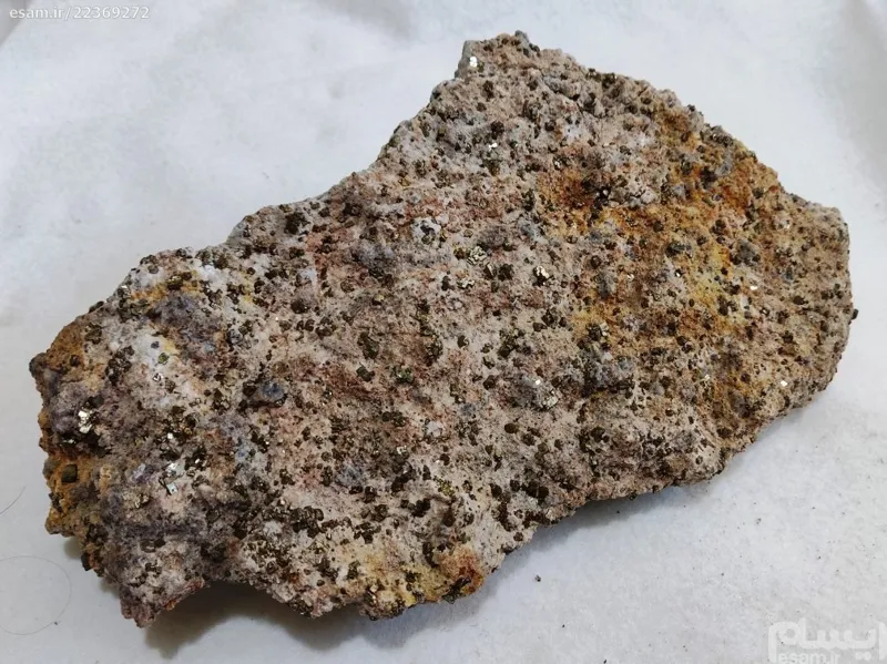 کلوخه بینظیر درشت کوبیک پیریت فوق العاده زیبا