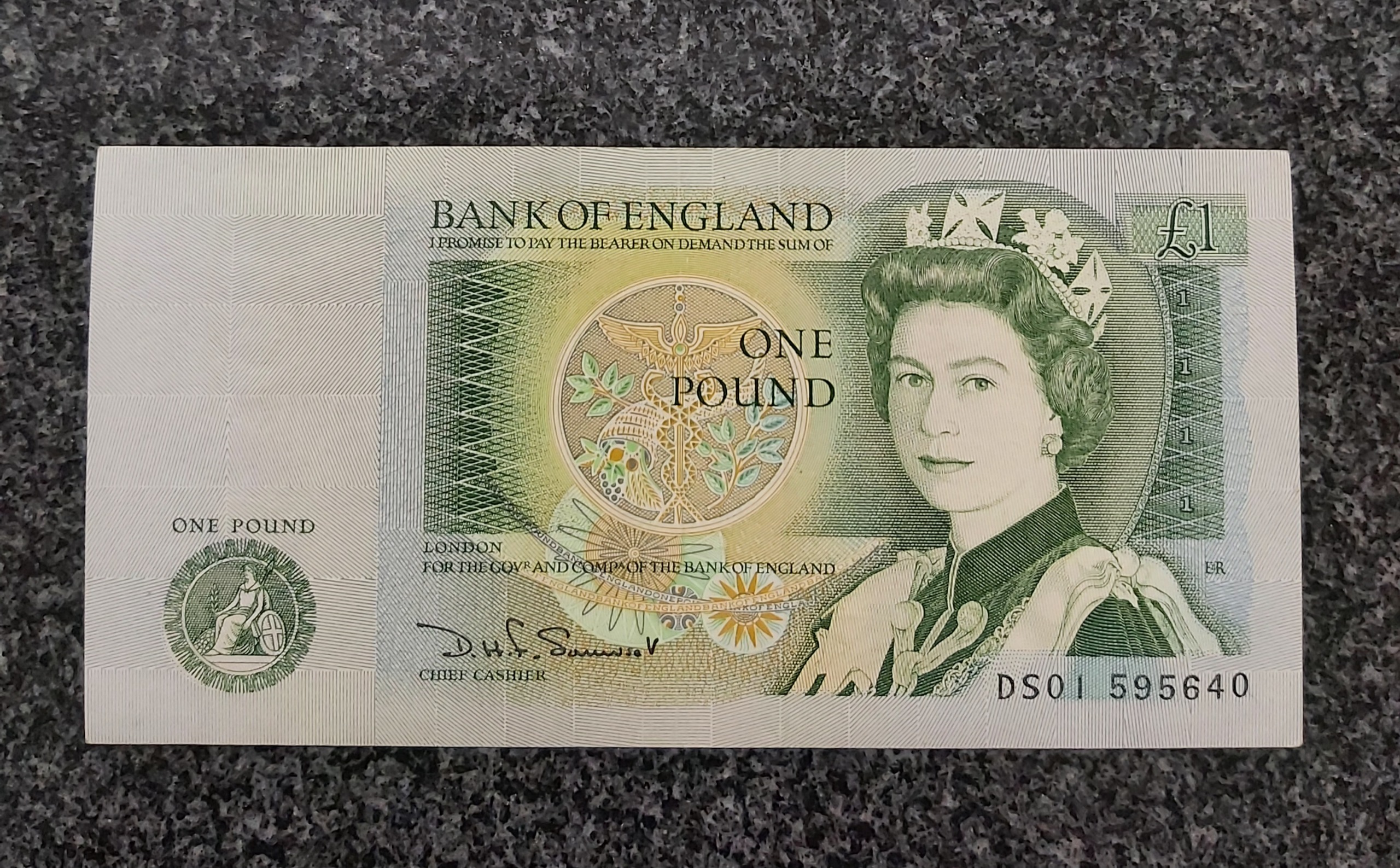 تک یک پوندی قدیمی انگلستان با تصویر ملکه الیزابت