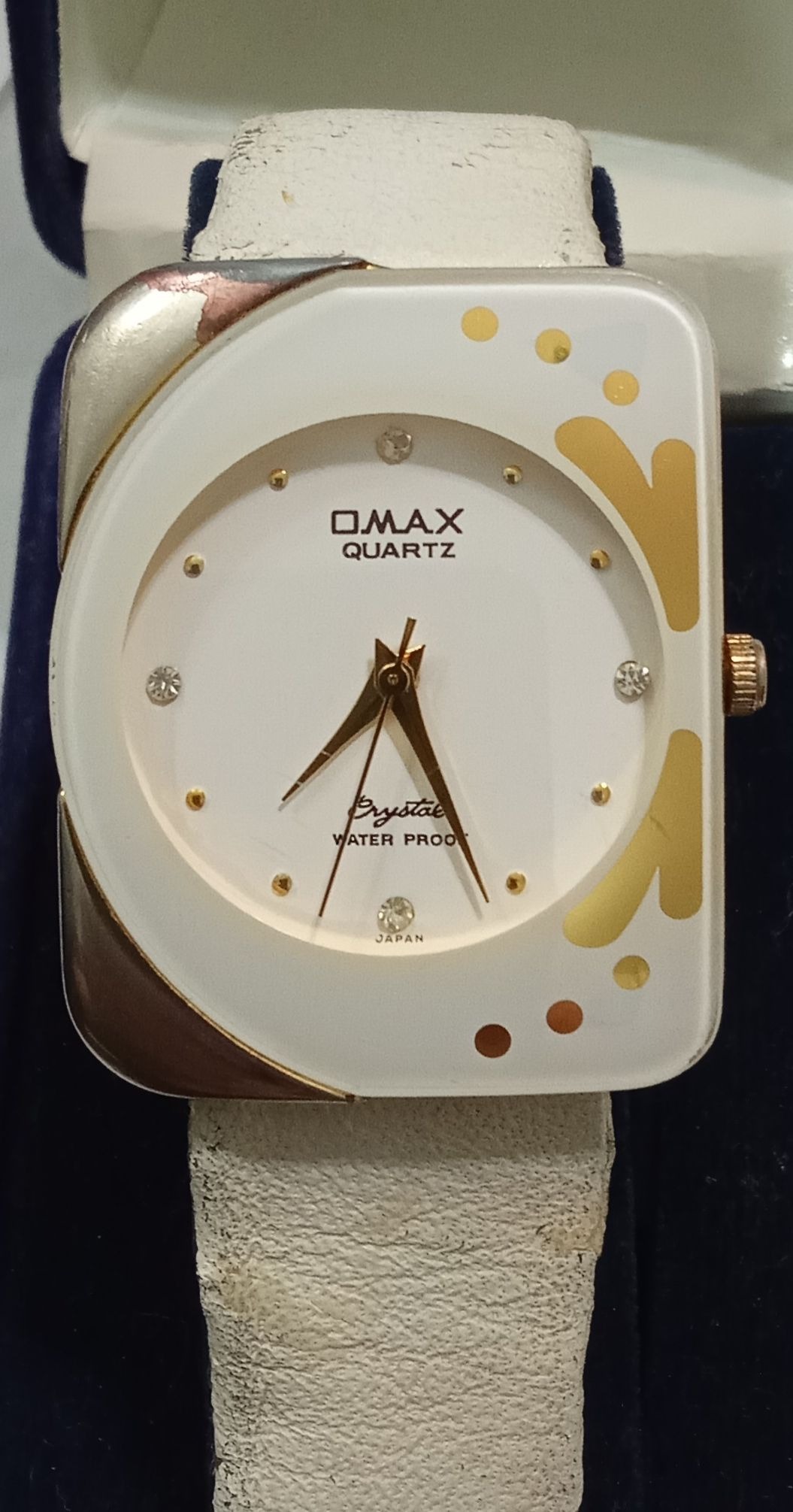 ساعت فوق زیبا طلادار OMAX اصل