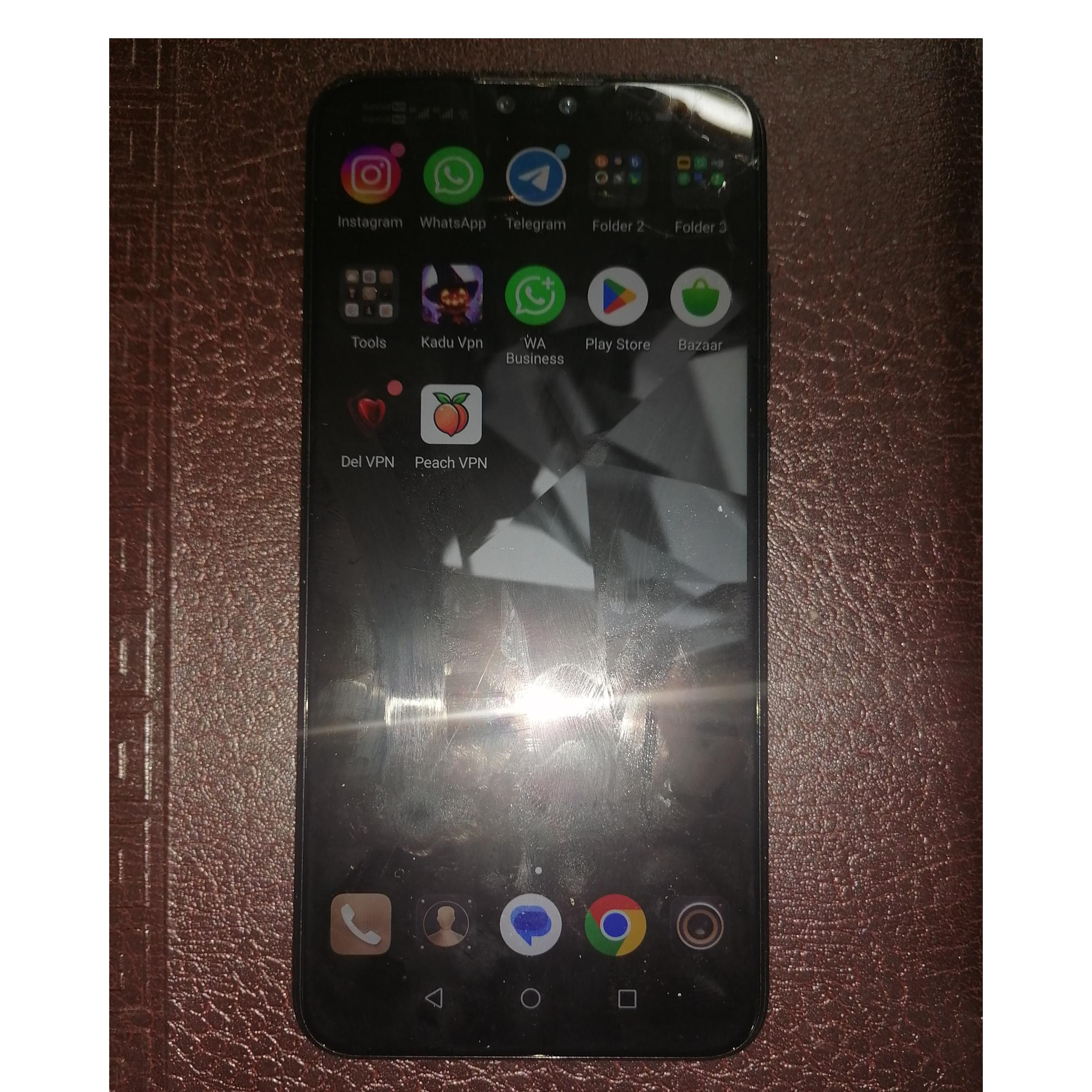 هواوی y9 وضعیت سفید با یک ترک رو صفحه