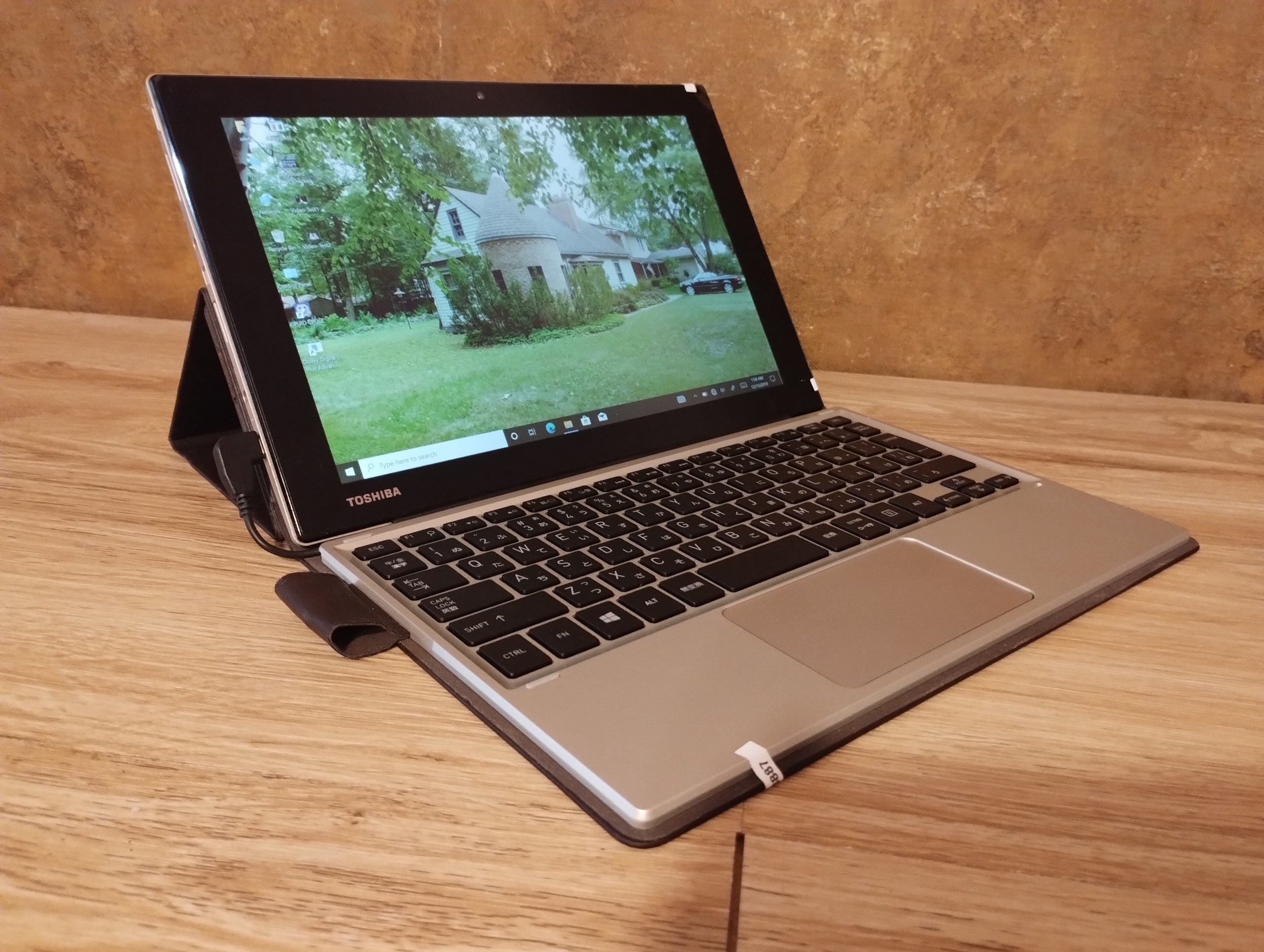 تبلت 10 اینچ توشیبا با کیبورد و کاور چرمی