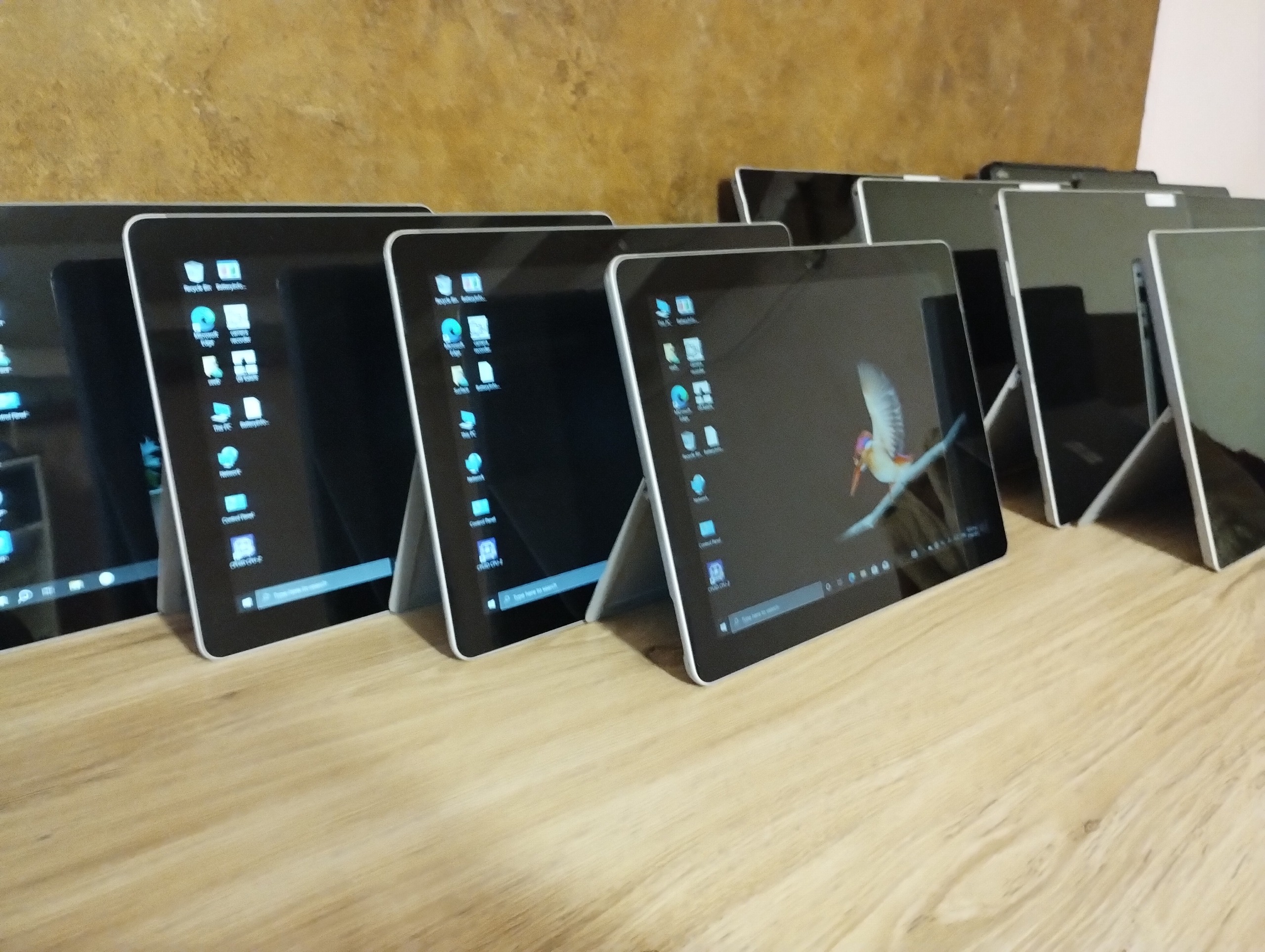 سورفیس GO رم 4