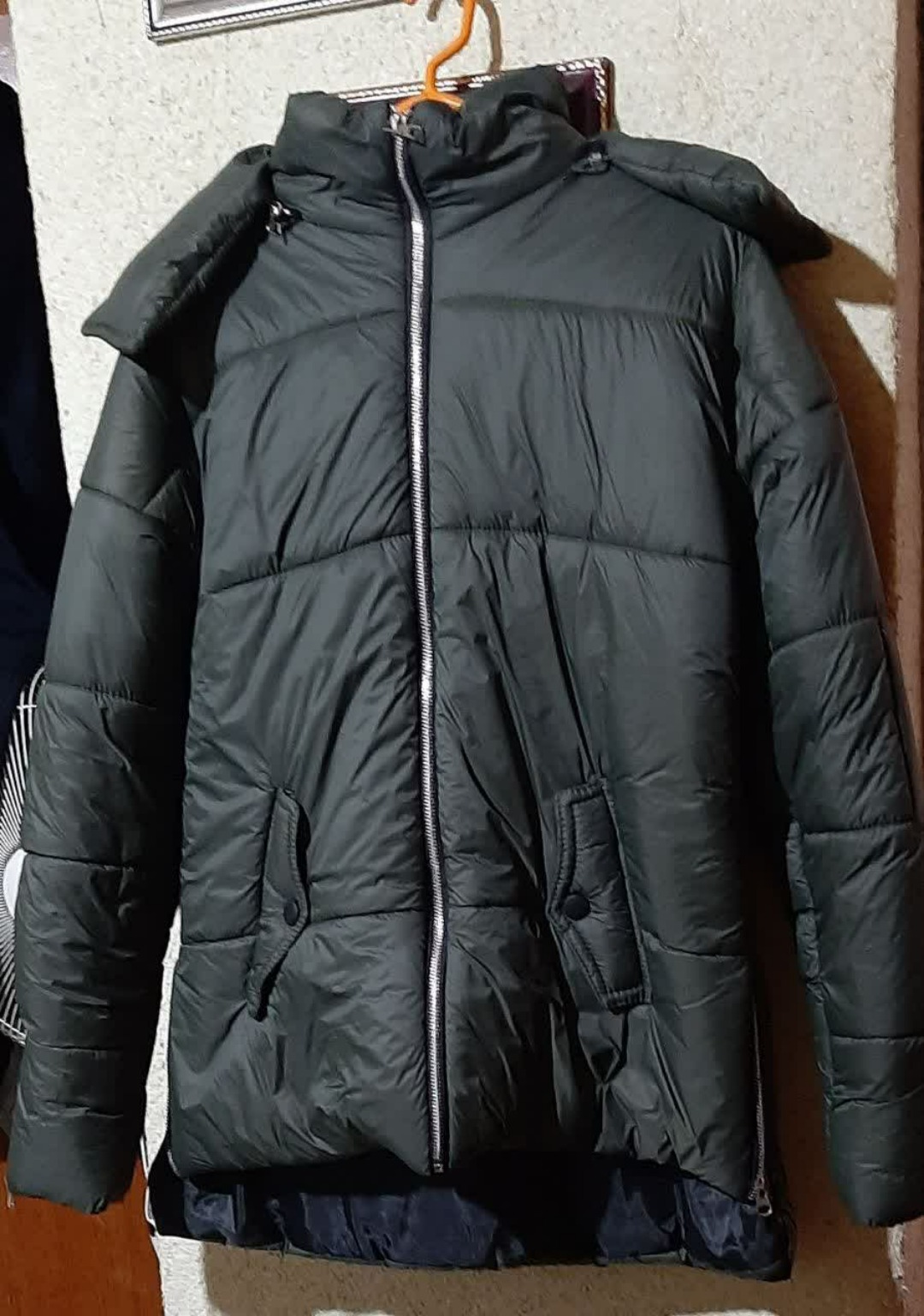 کاپشن زنانه یشمی سایز 36 تا 40 میخوره