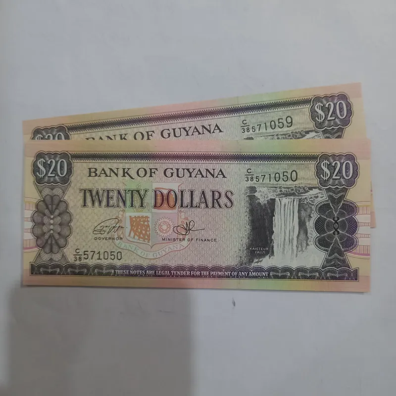 20 برگ اسکناس 10 و 20 دلار گویان فرانسه