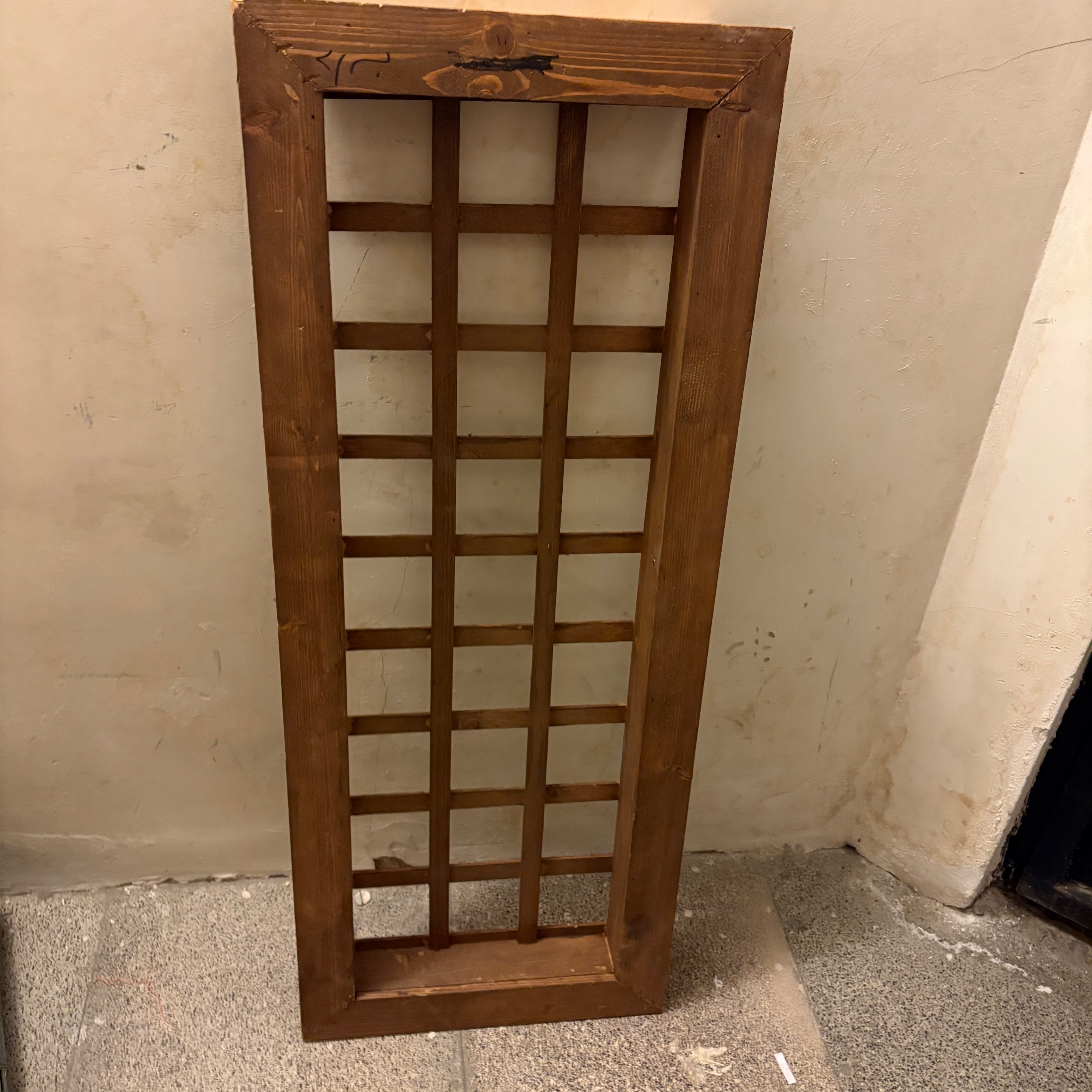 استند دیواری چوبی گل و گیاه