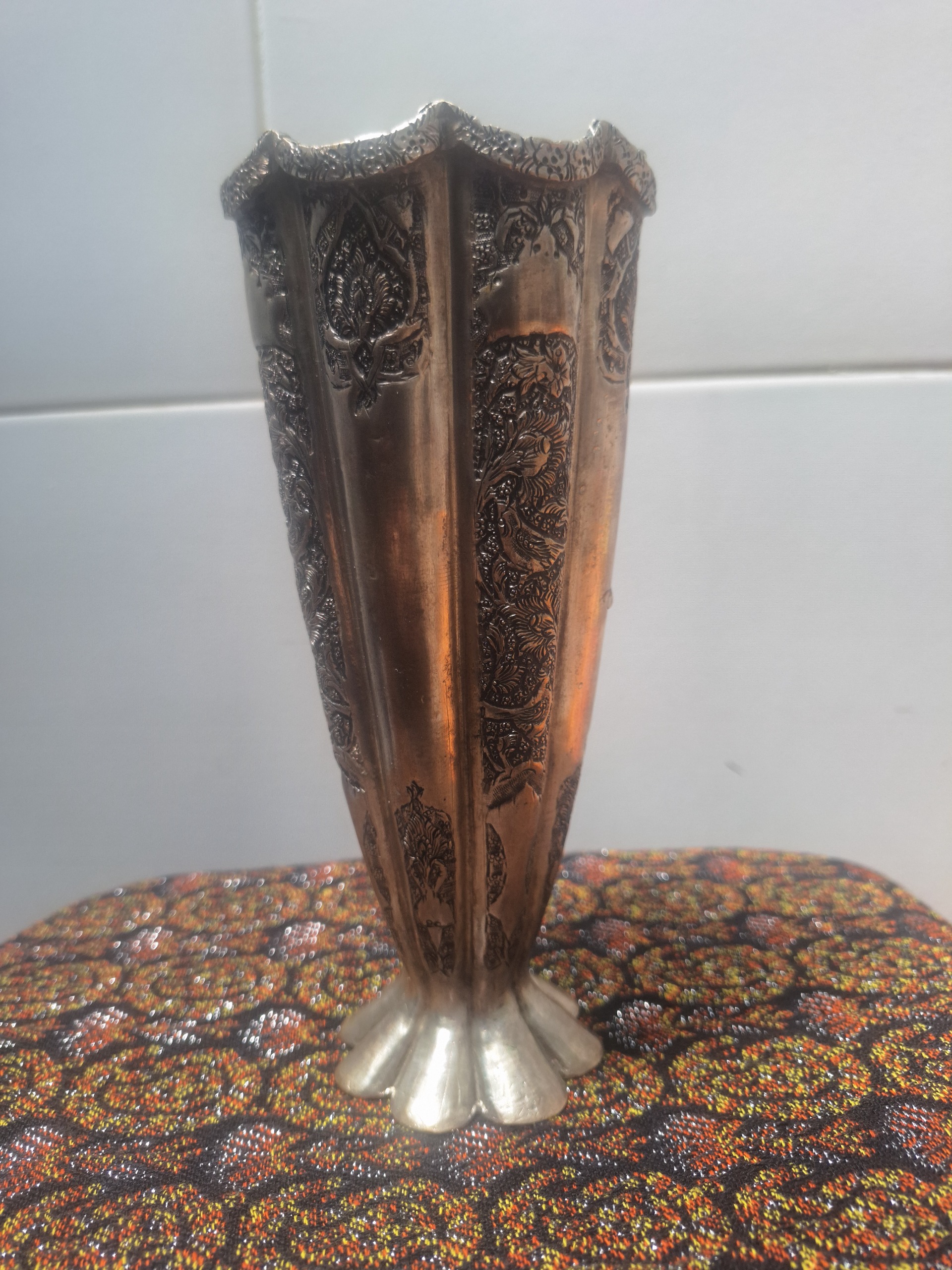 گلدان مسی قلم زنی